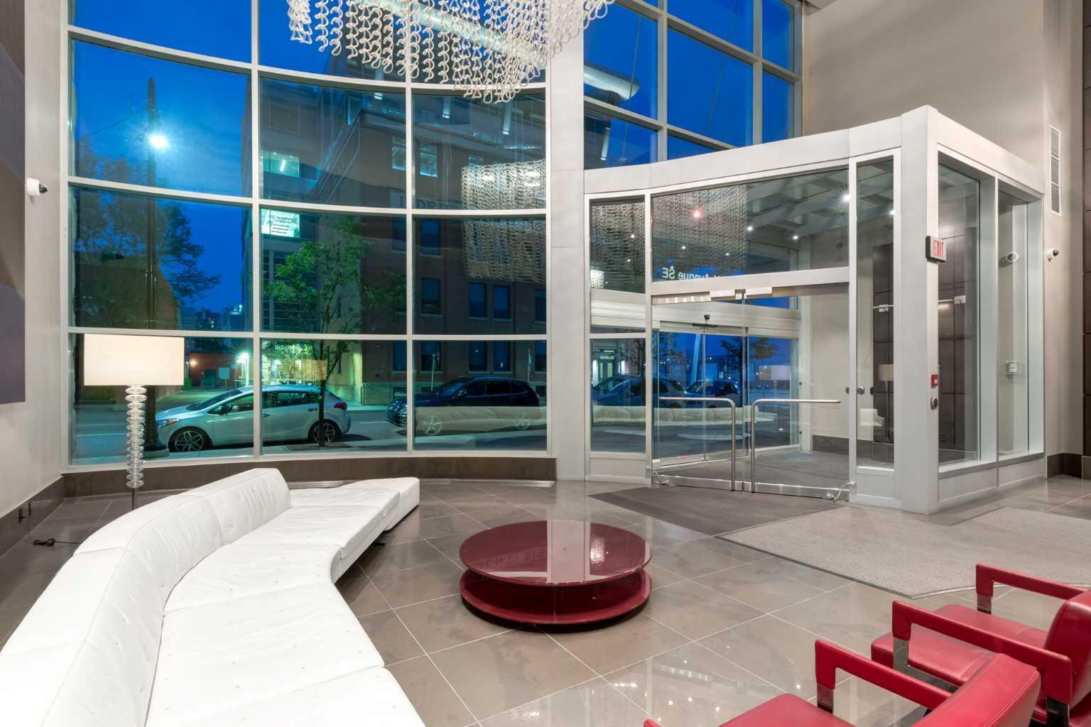 CALGARY, Alberta, T2G 0C7, CA, 2 Bedrooms Bedrooms, ,3 BathroomsBathrooms,Residential,For Sale,1837993