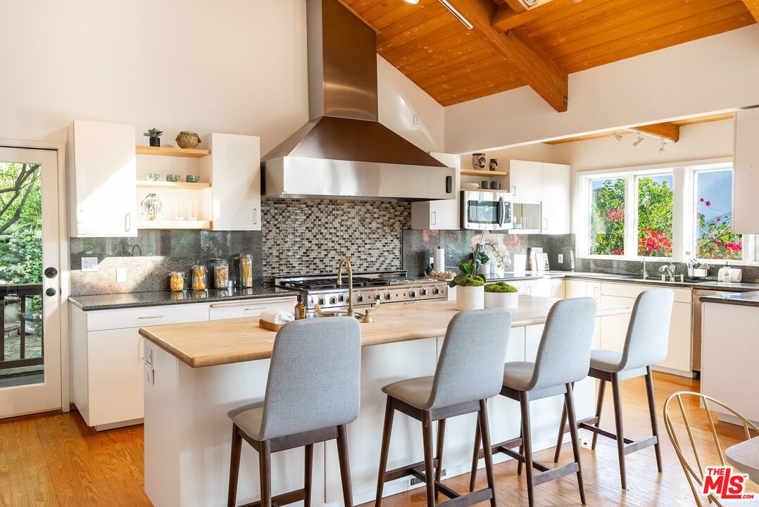 Topanga, California, 90290, United States, 4 Bedrooms Bedrooms, ,5 BathroomsBathrooms,Residential,For Sale,1796839