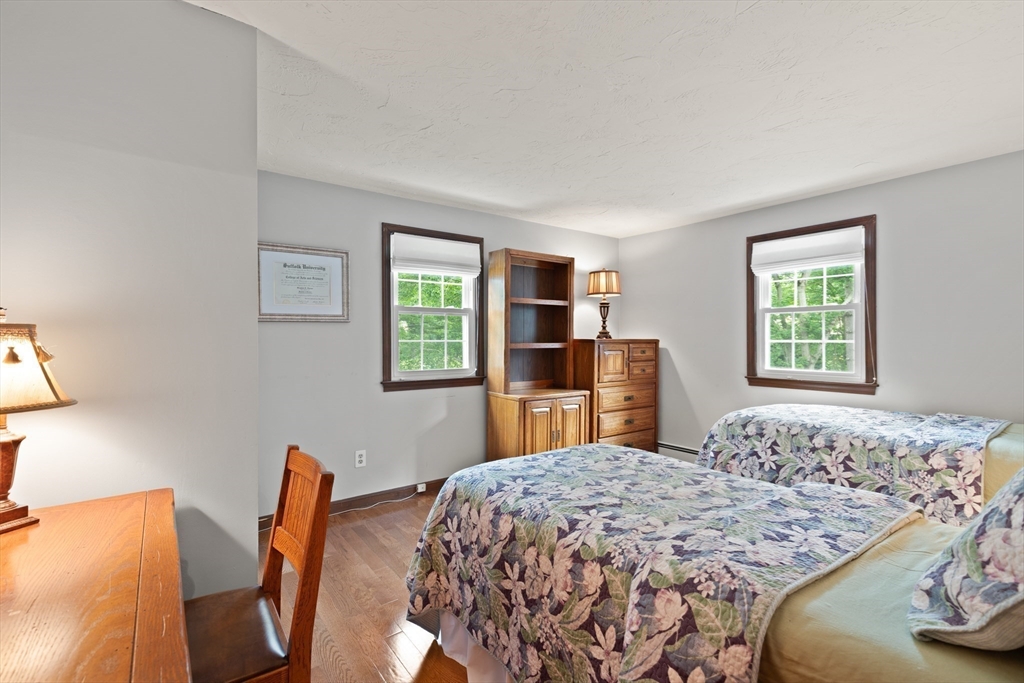 Easton, Massachusetts, 02356, United States, 4 Bedrooms Bedrooms, ,2 BathroomsBathrooms,Residential,For Sale,1896816