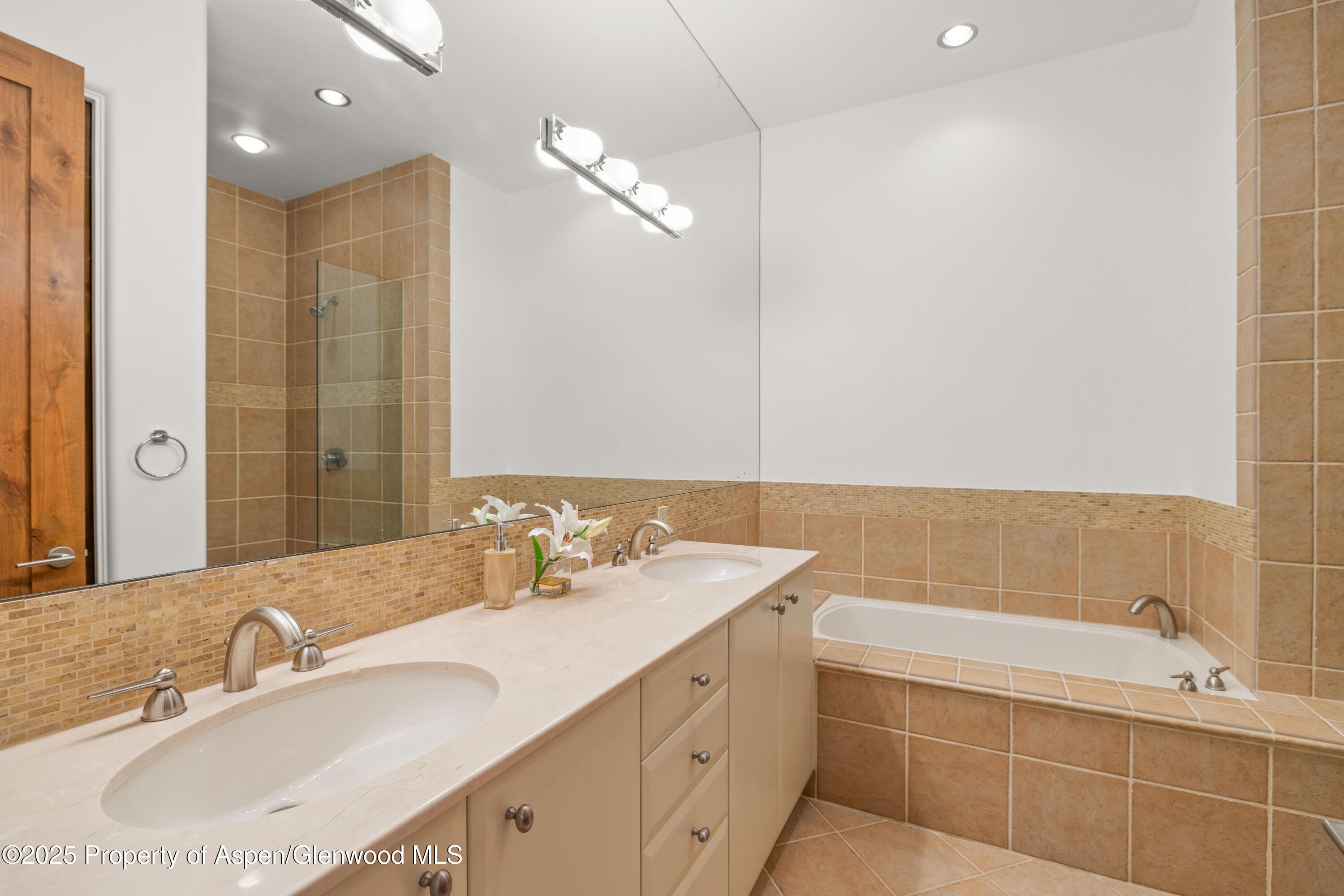 Aspen, Colorado, 81611, United States, 4 Bedrooms Bedrooms, ,5 BathroomsBathrooms,Residential,For Sale,1998129