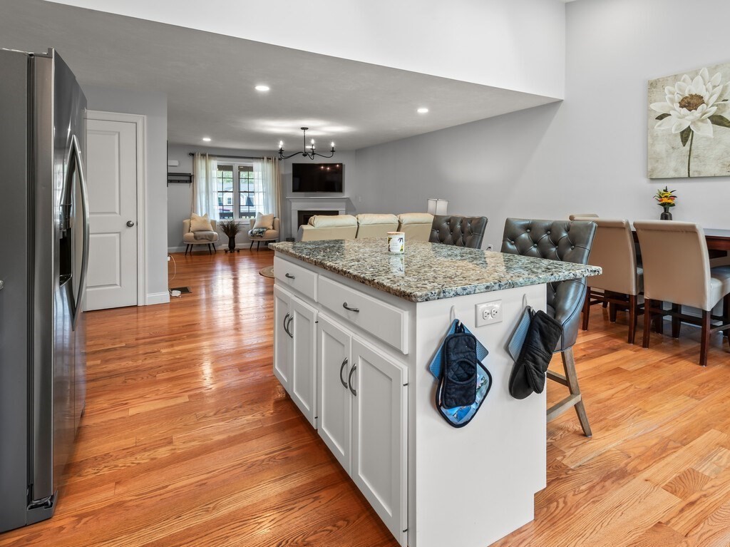 Sutton, Massachusetts, 01590, United States, 2 Bedrooms Bedrooms, ,3 BathroomsBathrooms,Residential,For Sale,1942823