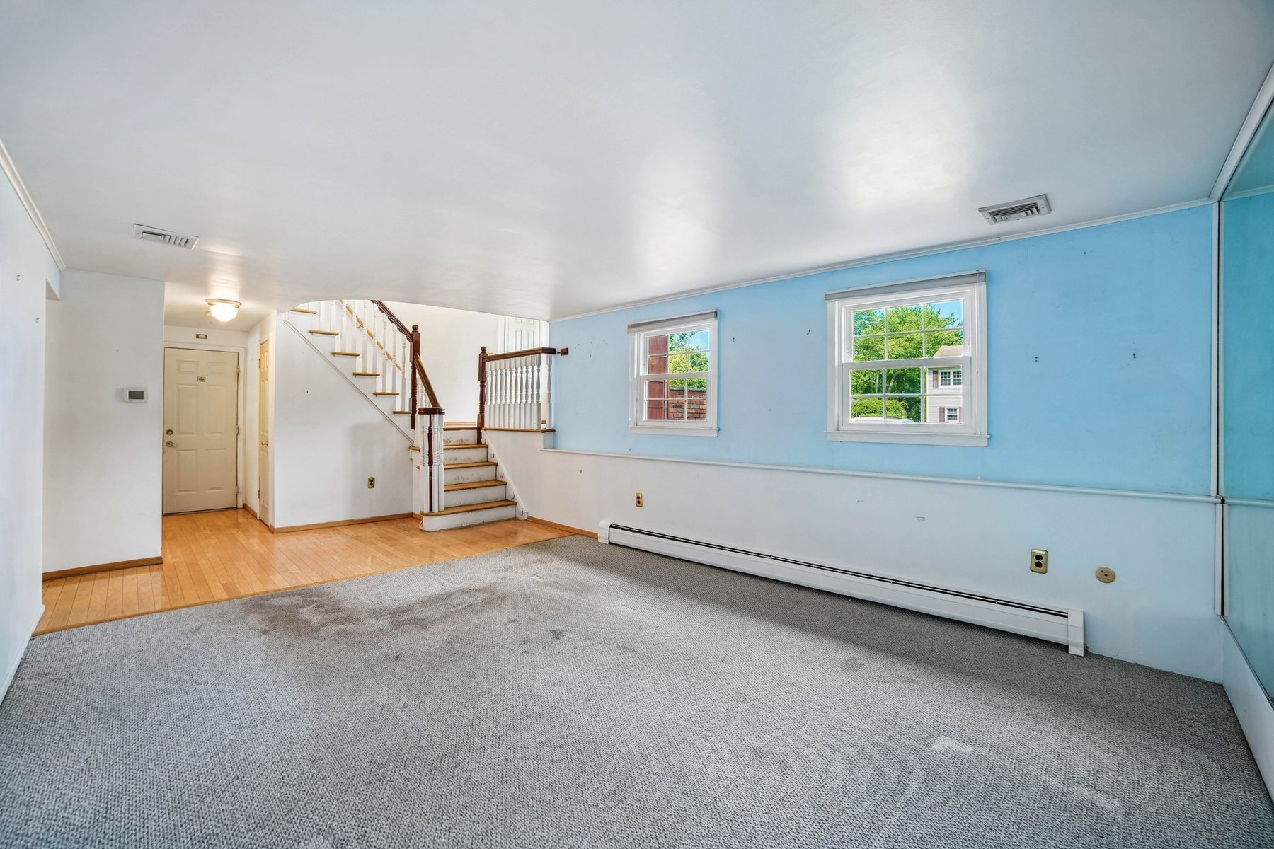  ?Oak Park? Bi-Level Provides Space Location and Long-Term Value - 物件實景
