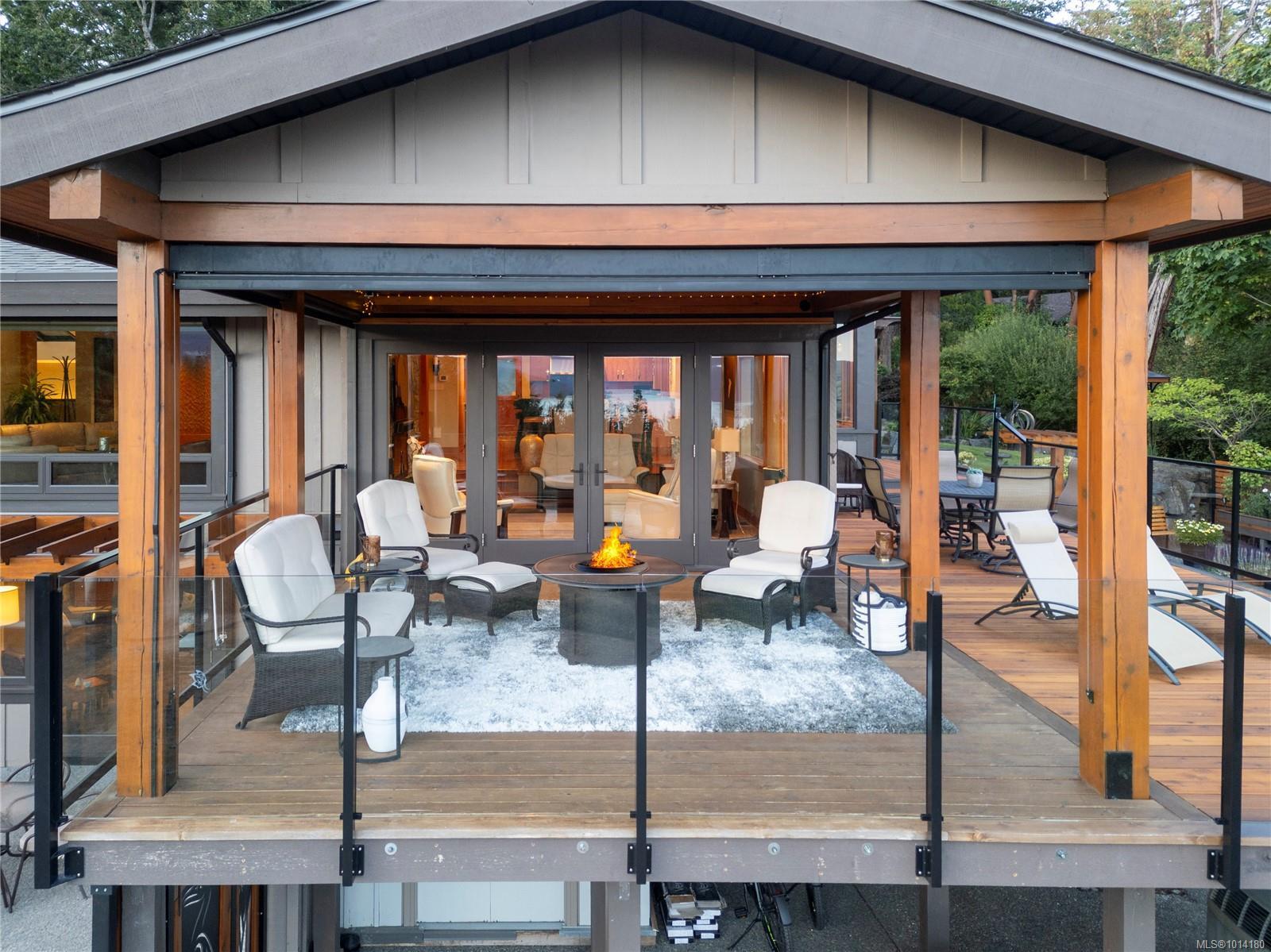 CENTRAL SAANICH, British Columbia, V8M 1S2, CA, 3 Bedrooms Bedrooms, ,Residential,For Sale,1950978