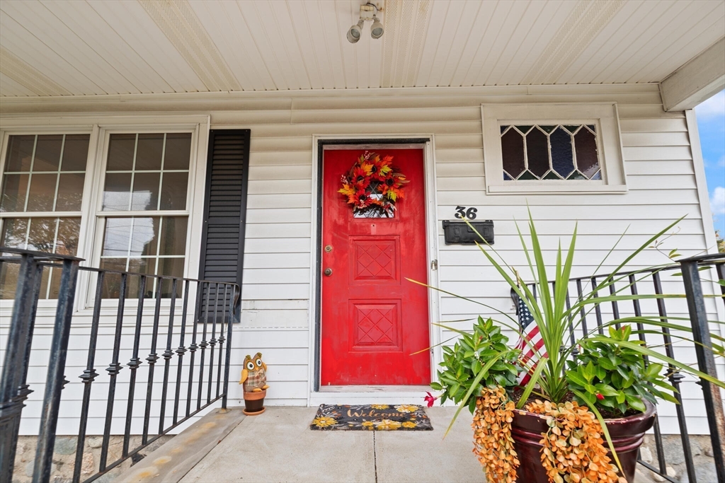 Salem, Massachusetts, 01970, United States, 3 Bedrooms Bedrooms, ,1 BathroomBathrooms,Residential,For Sale,1988229