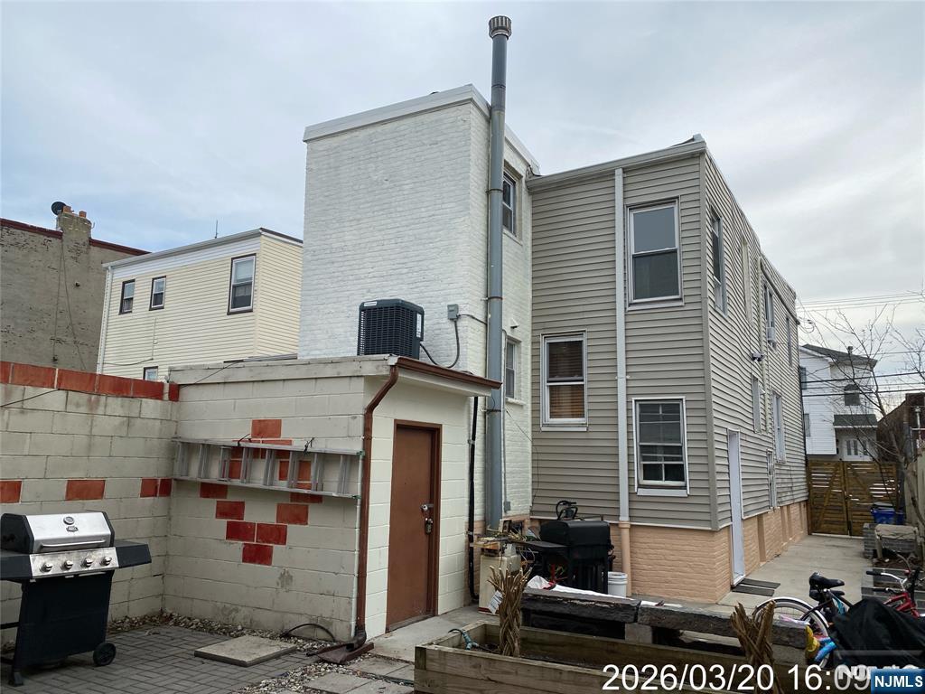 Newark, New Jersey, 07105, United States, 9 Bedrooms Bedrooms, ,5 BathroomsBathrooms,Residential,For Sale,2030710