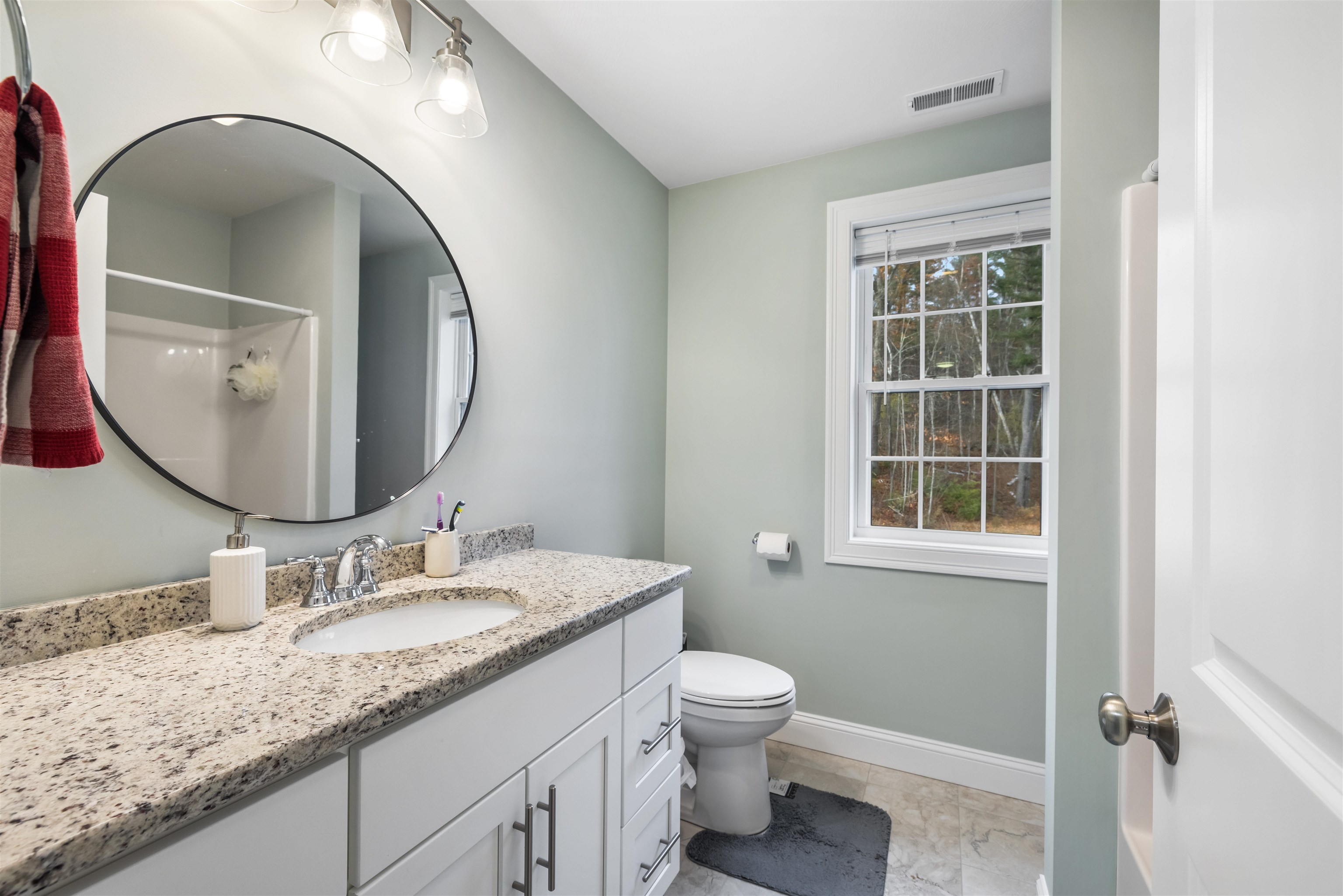 Hudson, New Hampshire, 03051, United States, 3 Bedrooms Bedrooms, ,2 BathroomsBathrooms,Residential,For Sale,1990943