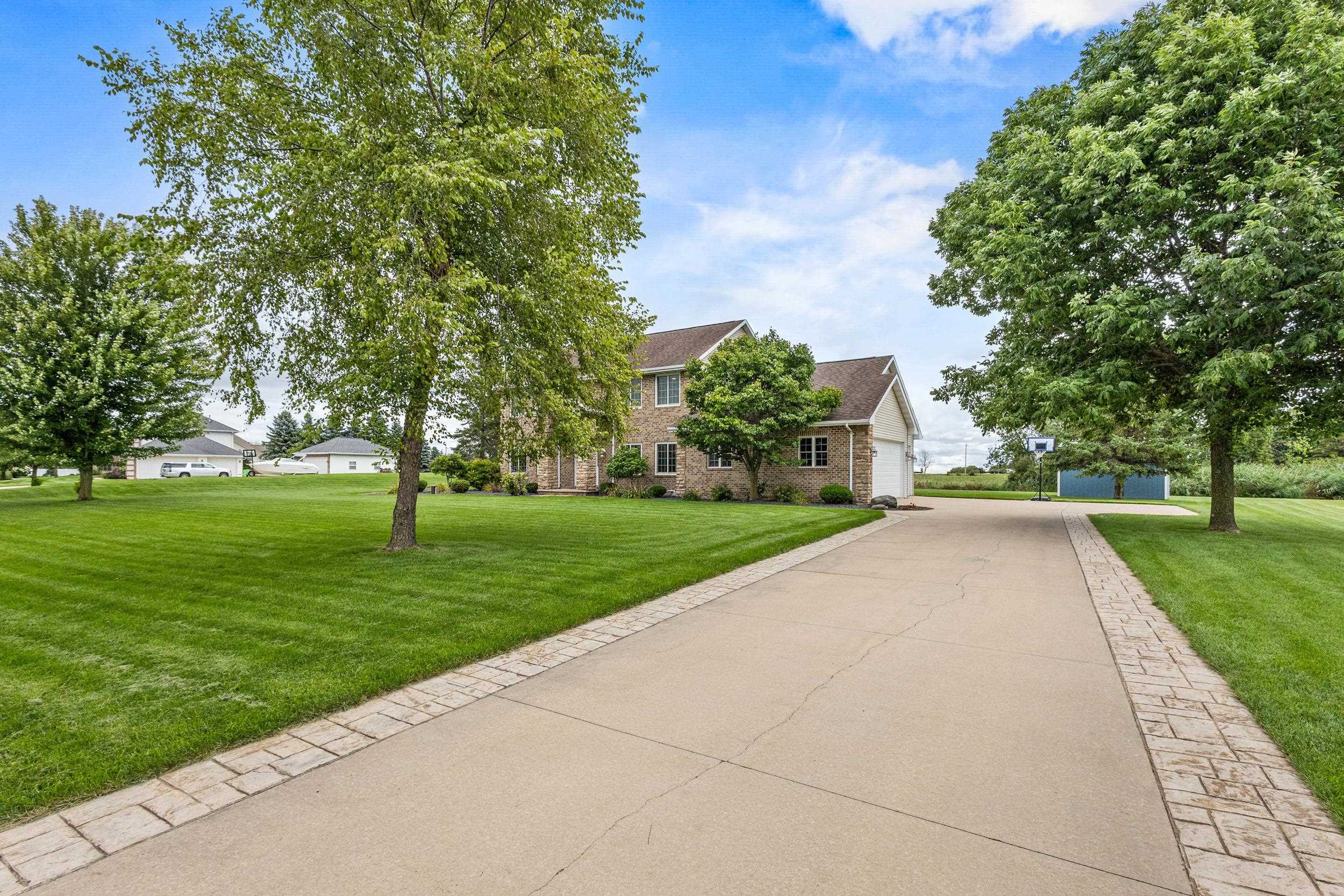 Neenah, Wisconsin, 54956, United States, 4 Bedrooms Bedrooms, ,4 BathroomsBathrooms,Residential,For Sale,1930712