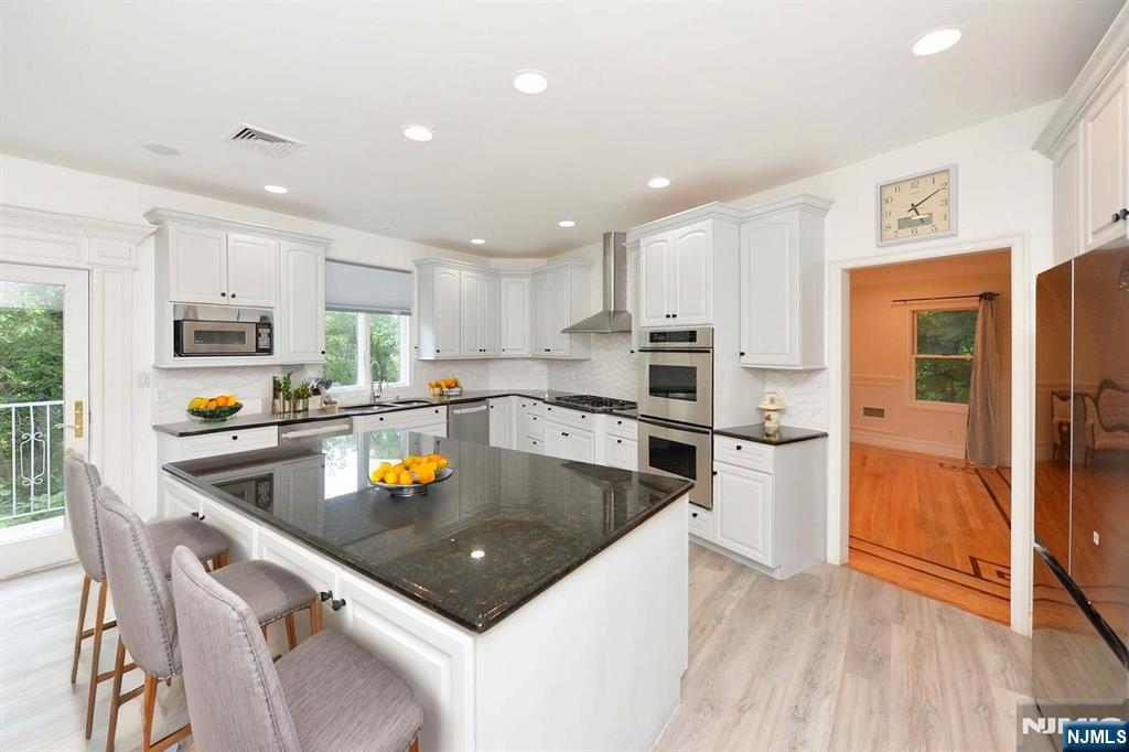 Fort Lee, New Jersey, 07024, United States, 5 Bedrooms Bedrooms, ,5 BathroomsBathrooms,Residential,For Sale,1942232