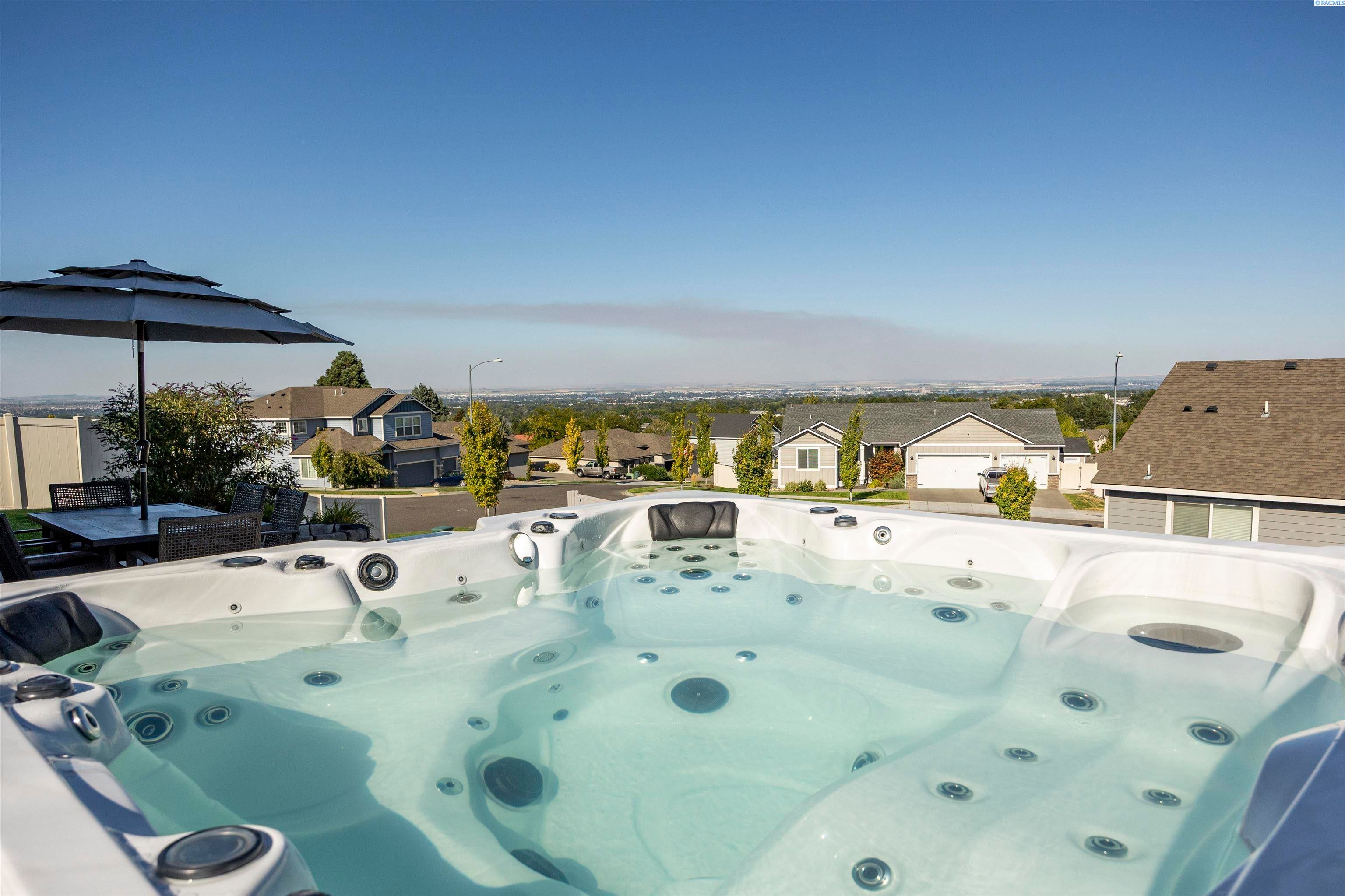 Kennewick, Washington, 99338, United States, 5 Bedrooms Bedrooms, ,3 BathroomsBathrooms,Residential,For Sale,1914232