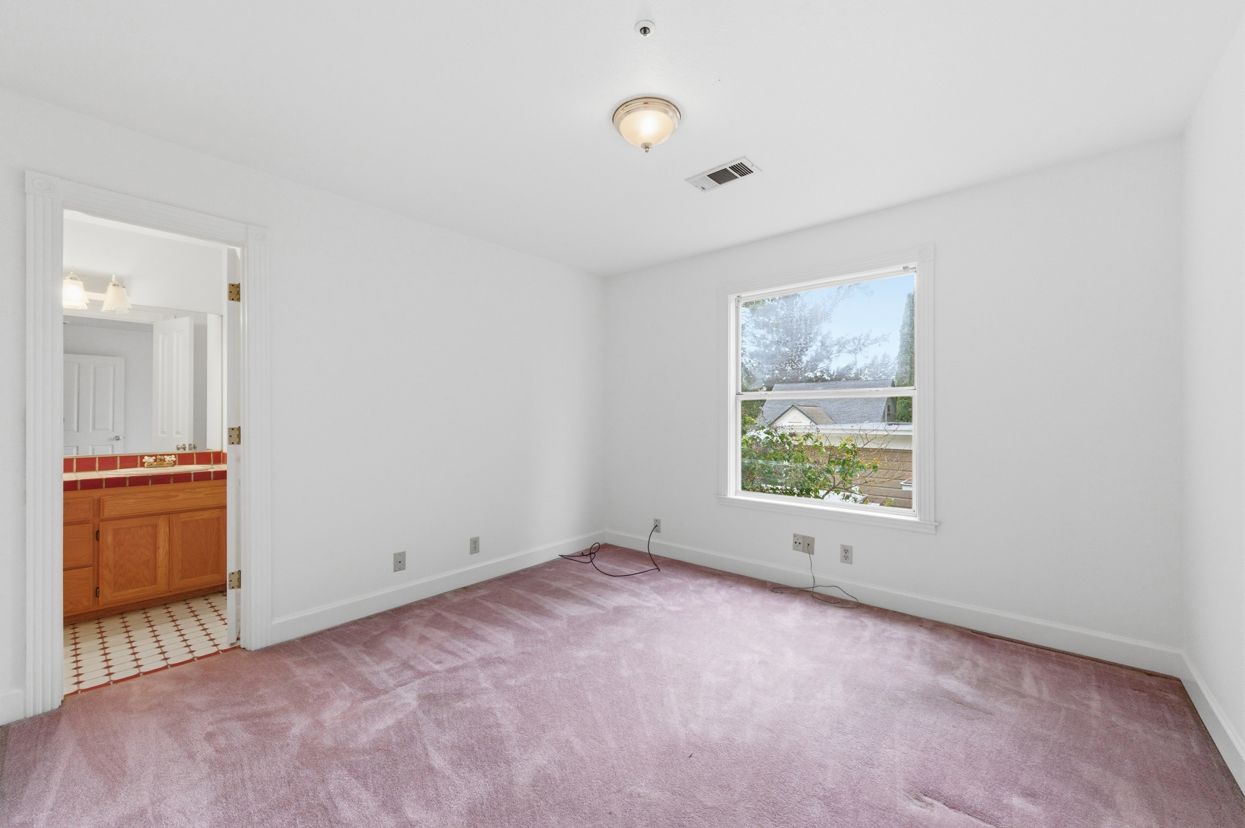  Classic Charm and Comfortable Living - 物件實景