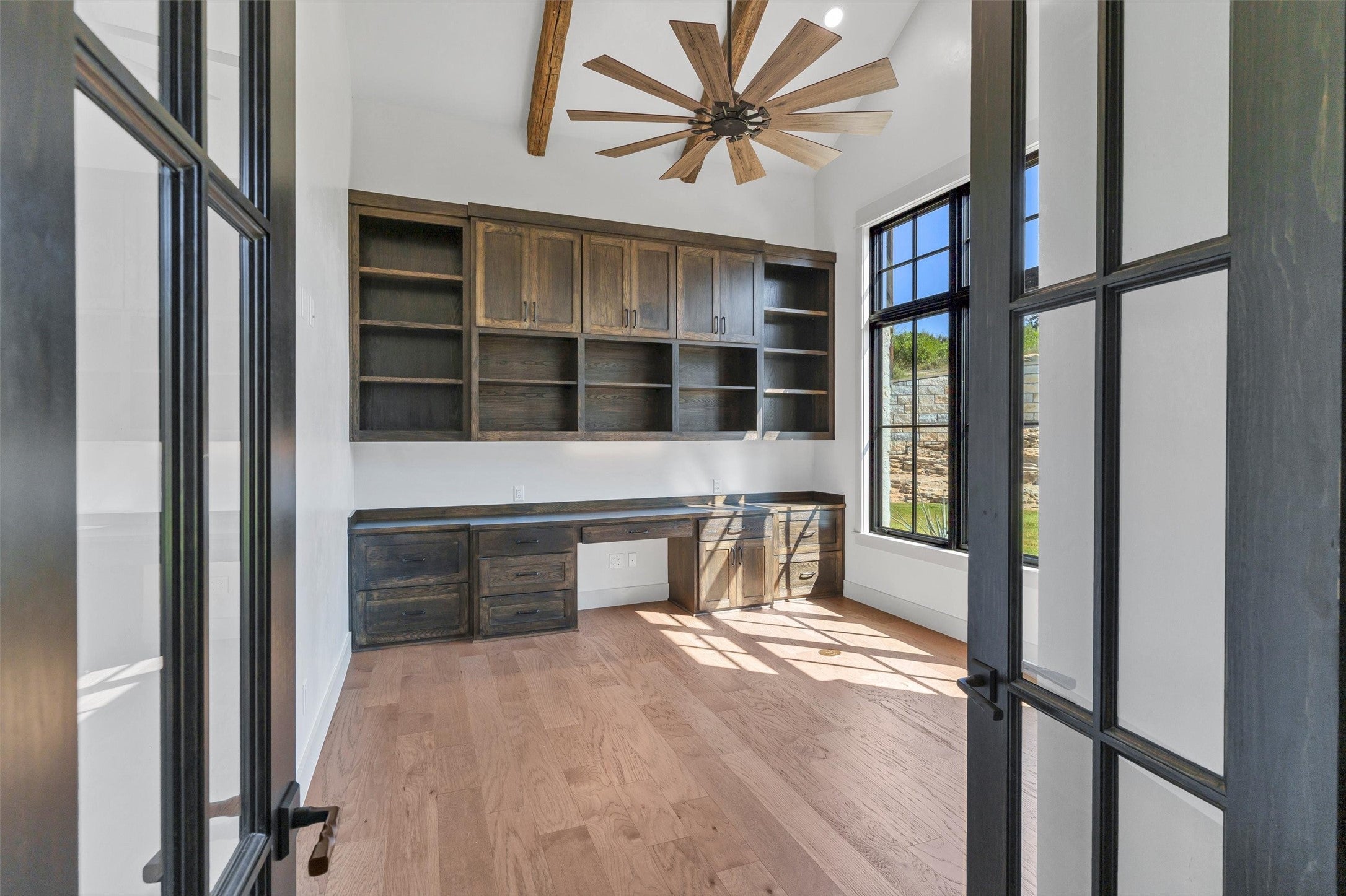 Graford, Texas, 76449, United States, 5 Bedrooms Bedrooms, ,6 BathroomsBathrooms,Residential,For Sale,1980224