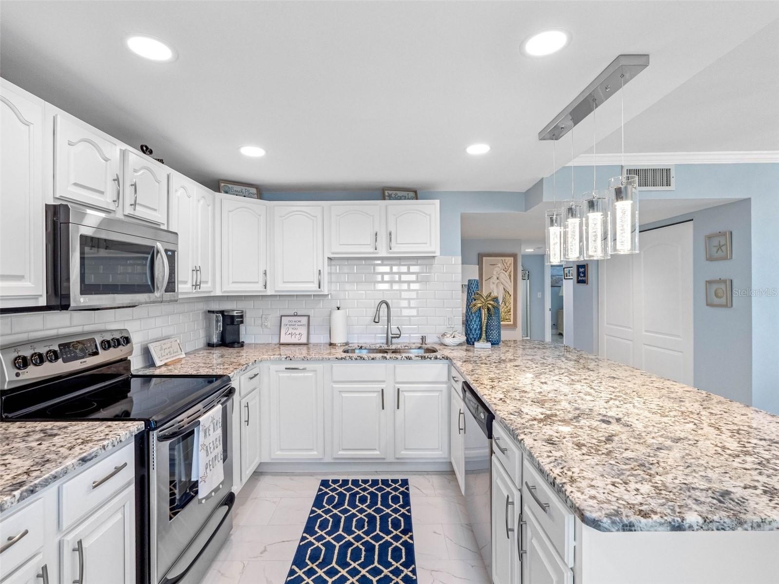 CLEARWATER BEACH, Florida, 33767, United States, 2 Bedrooms Bedrooms, ,2 BathroomsBathrooms,Residential,For Sale,1937556
