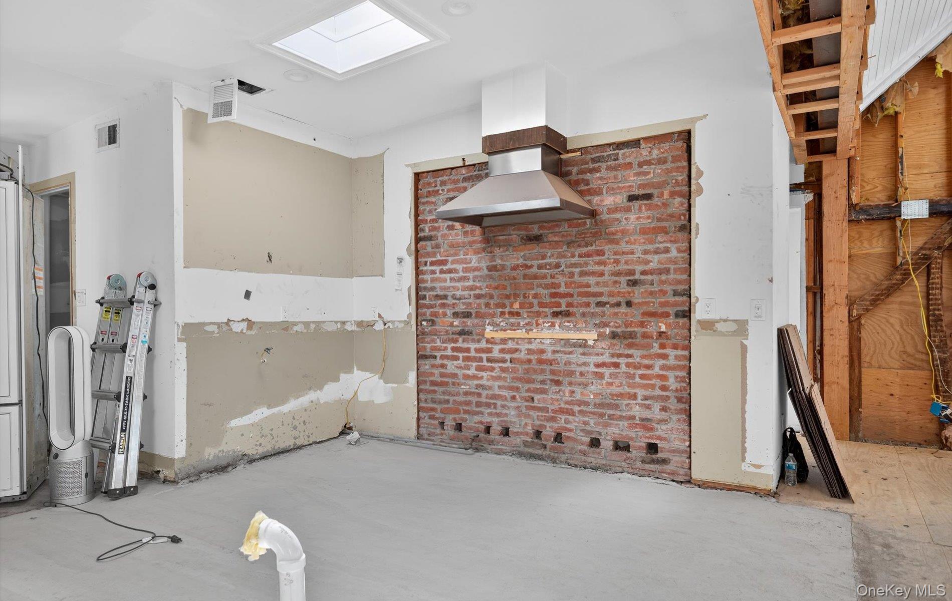 Northport, New York, 11768, United States, 2 Bedrooms Bedrooms, ,2 BathroomsBathrooms,Residential,For Sale,1941048