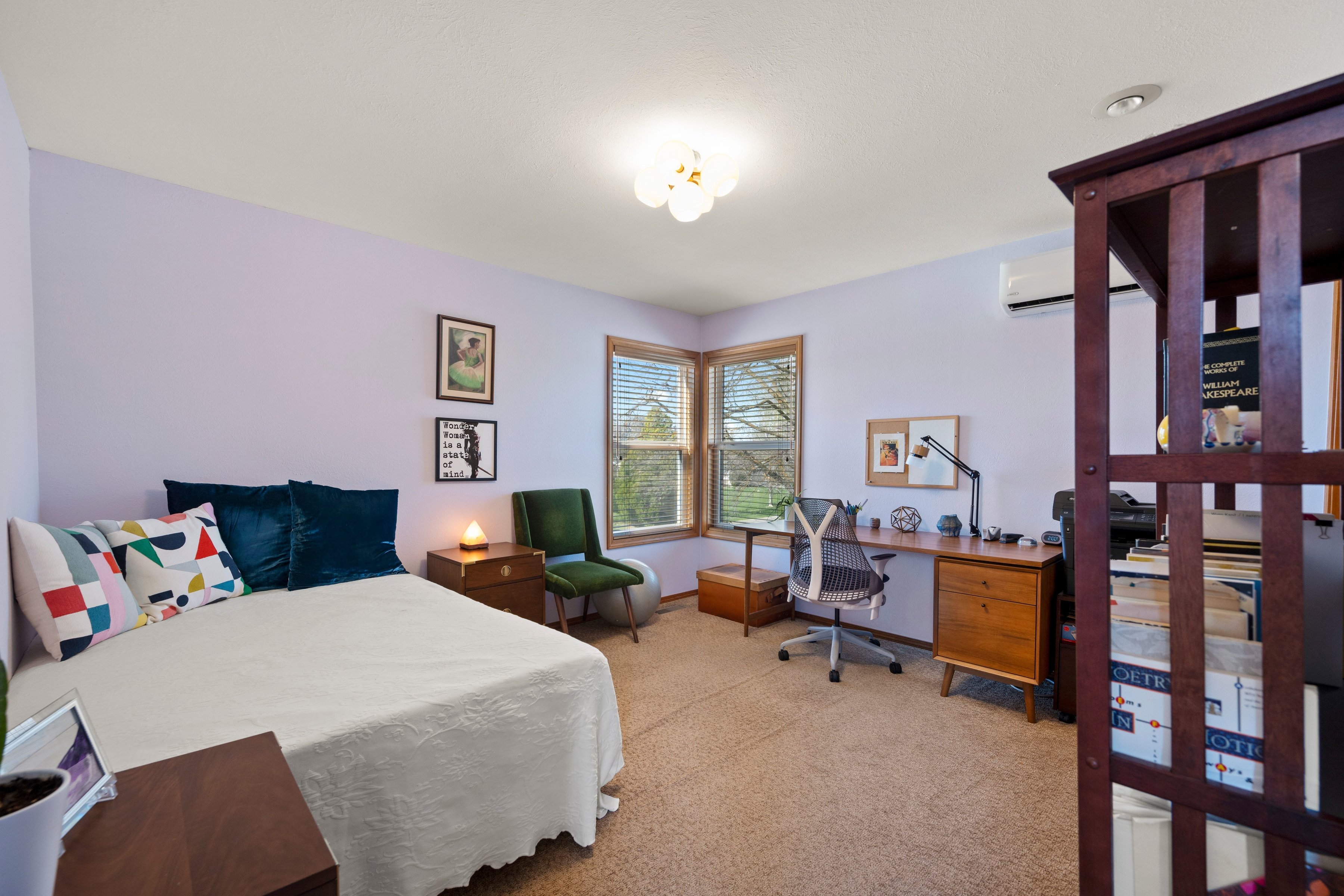  Timeless Mid-Century Design with Sunroom Living and Garden Oasis - 物件實景