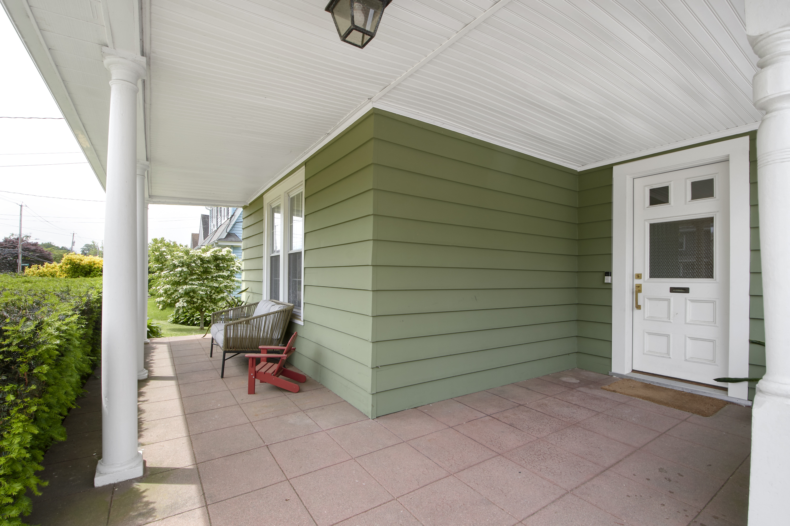  Charming Front Porch Colonial - 物件實景