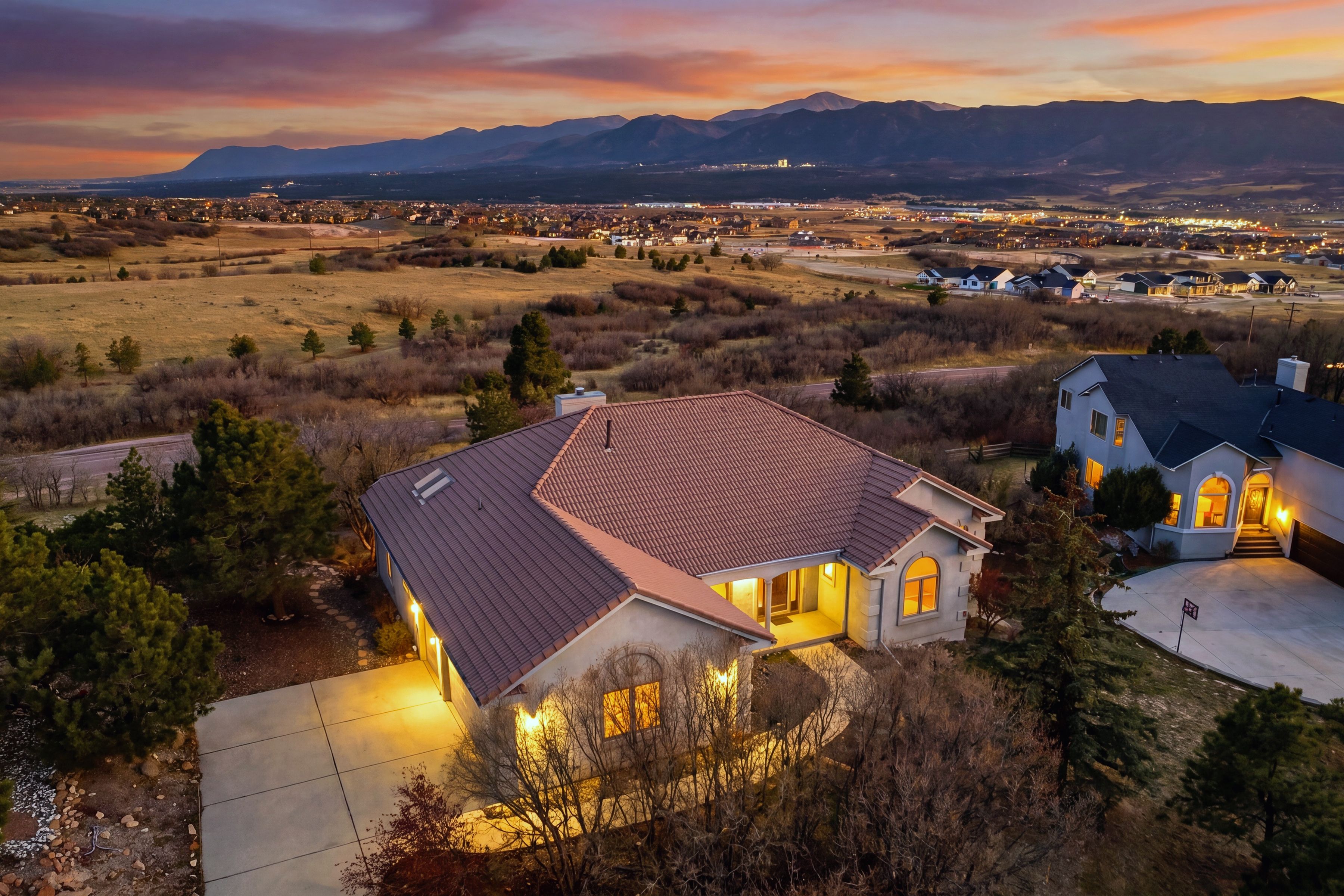  Bright & Spacious Ranch Home with Scenic Views - 物件實景