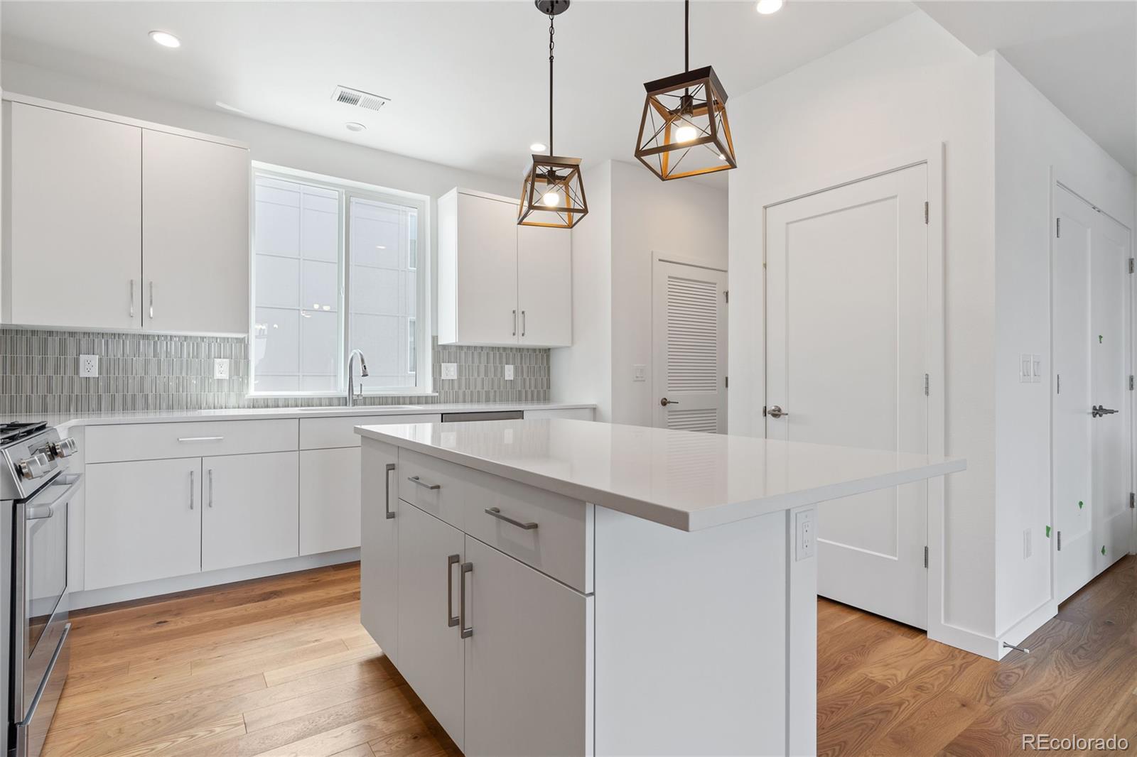 Denver, Colorado, 80231, United States, 3 Bedrooms Bedrooms, ,4 BathroomsBathrooms,Residential,For Sale,1875384