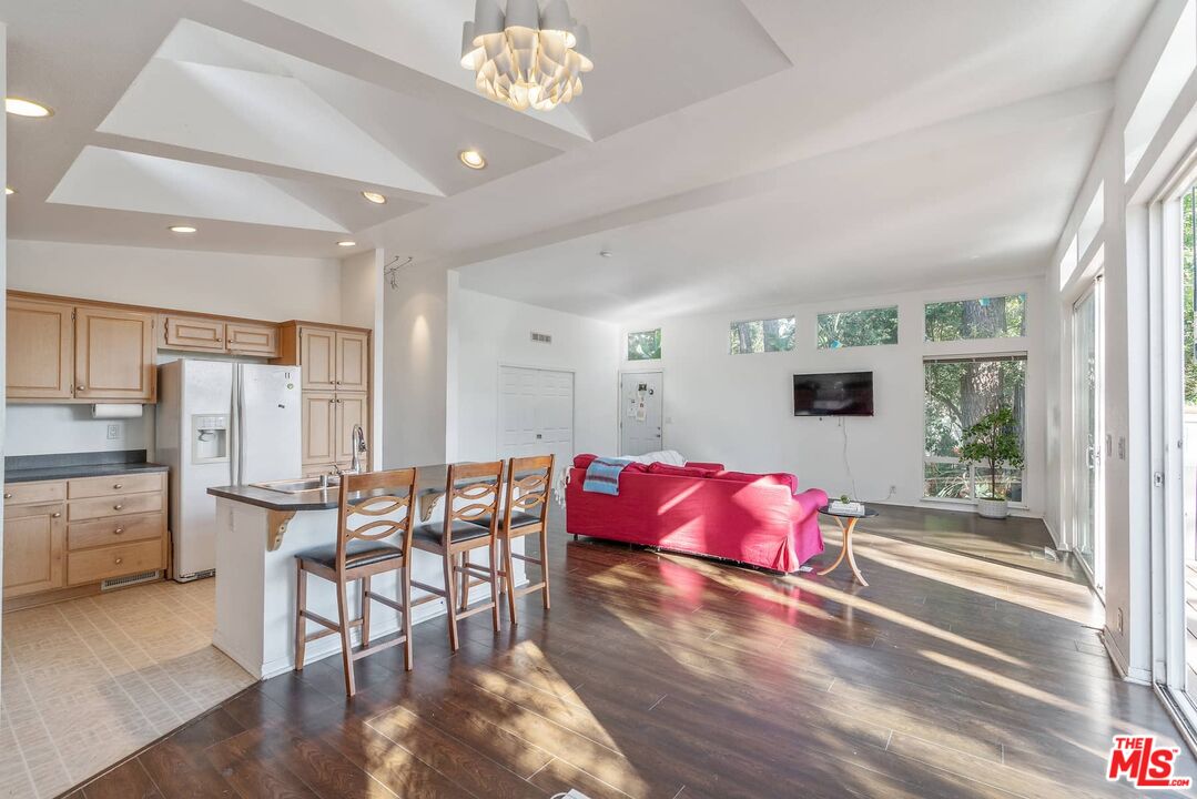 Calabasas, California, 91302, United States, 3 Bedrooms Bedrooms, ,2 BathroomsBathrooms,Residential,For Sale,2002954