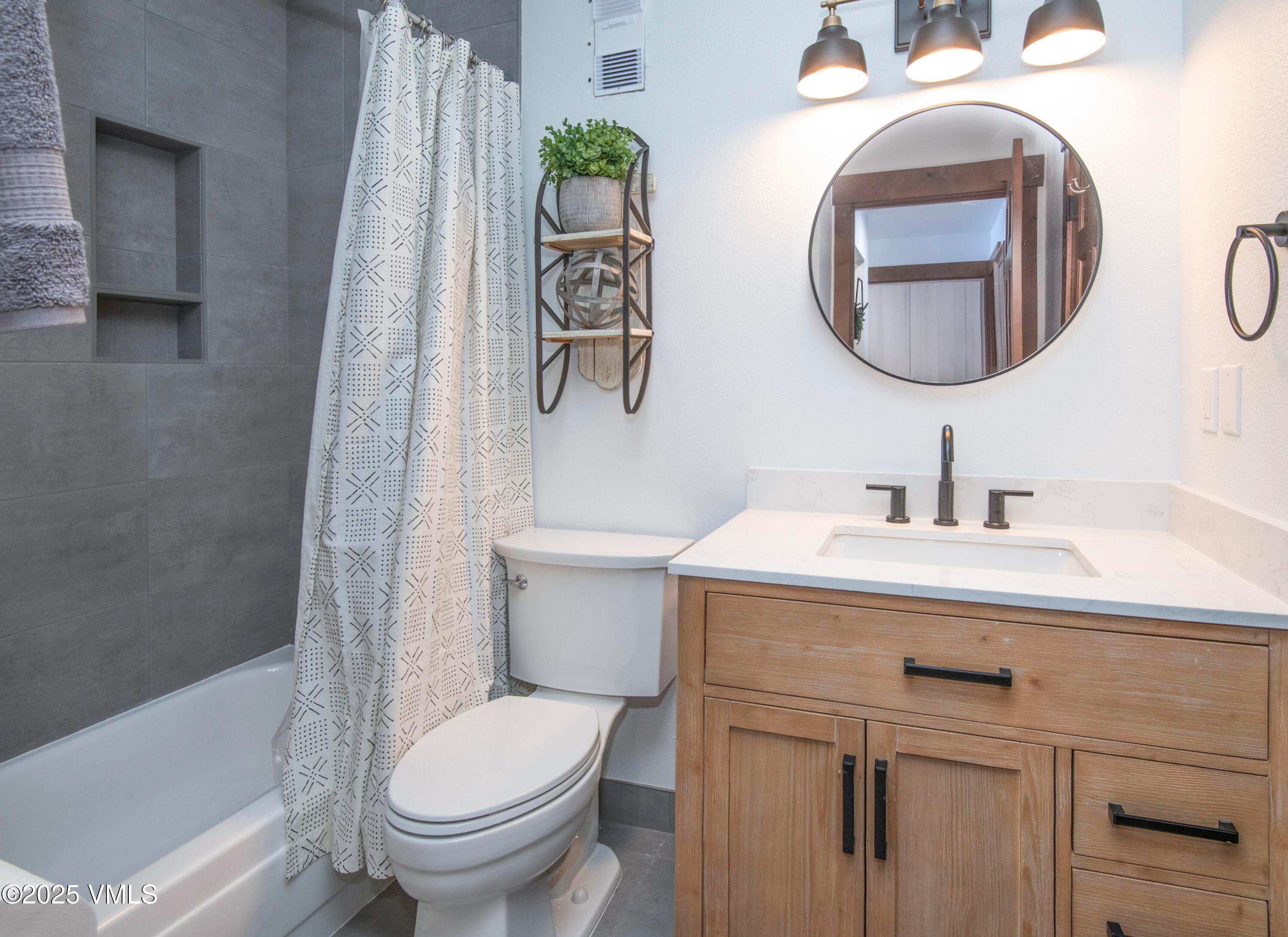 Eagle-Vail, Colorado, 81620, United States, 2 Bedrooms Bedrooms, ,2 BathroomsBathrooms,Residential,For Sale,1989630