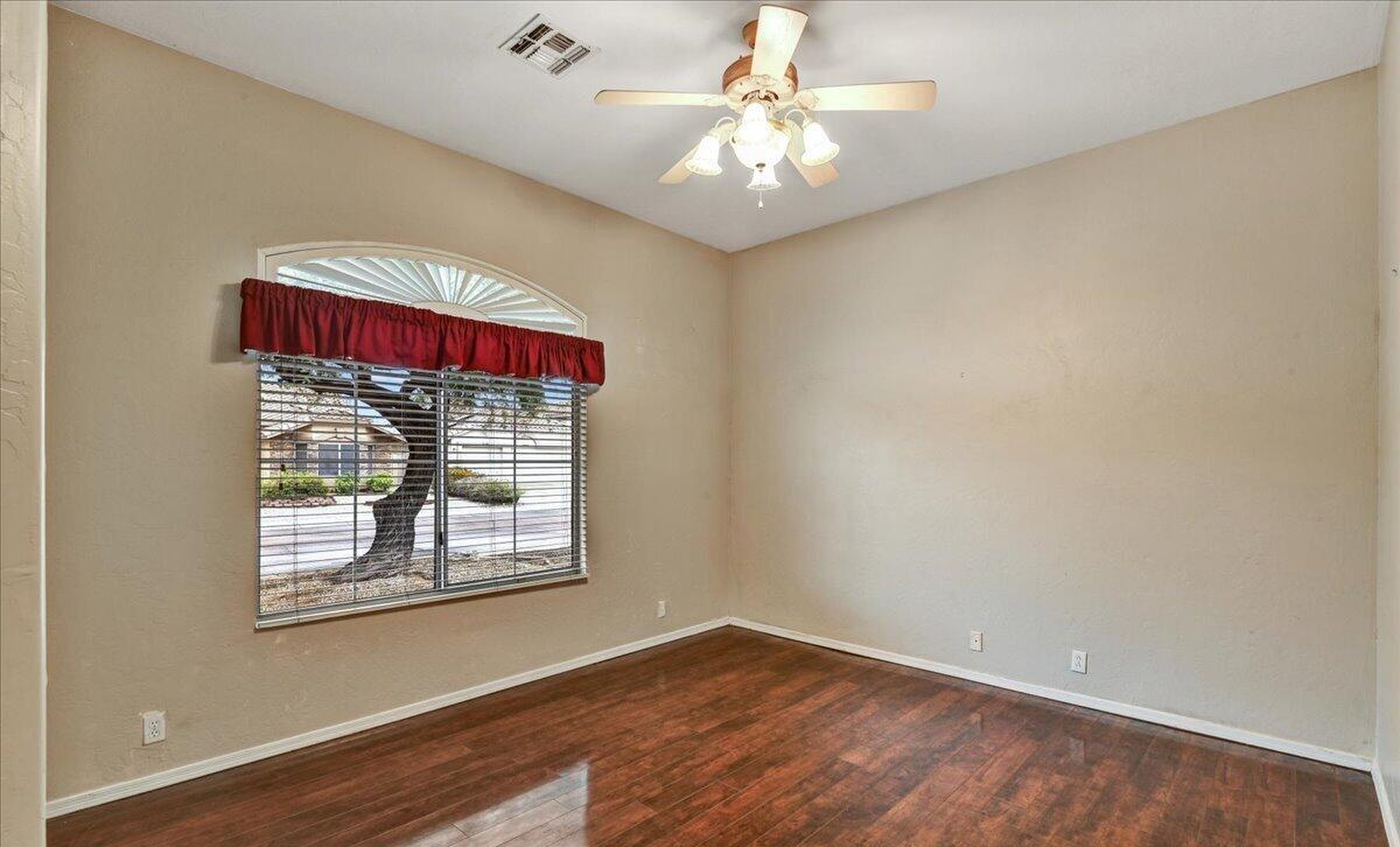  8751 W Sierra Pinta Dr  Peoria, AZ - 物件實景