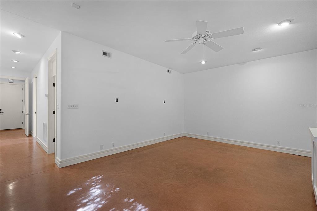 Orlando, Florida, 32806, United States, 3 Bedrooms Bedrooms, ,4 BathroomsBathrooms,Residential,For Sale,1927434
