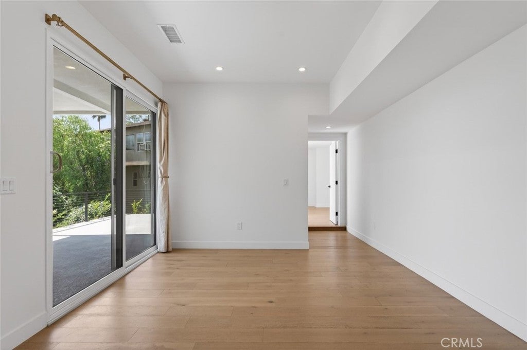 Los Angeles, California, 90026, United States, 3 Bedrooms Bedrooms, ,3 BathroomsBathrooms,Residential,For Sale,2040184