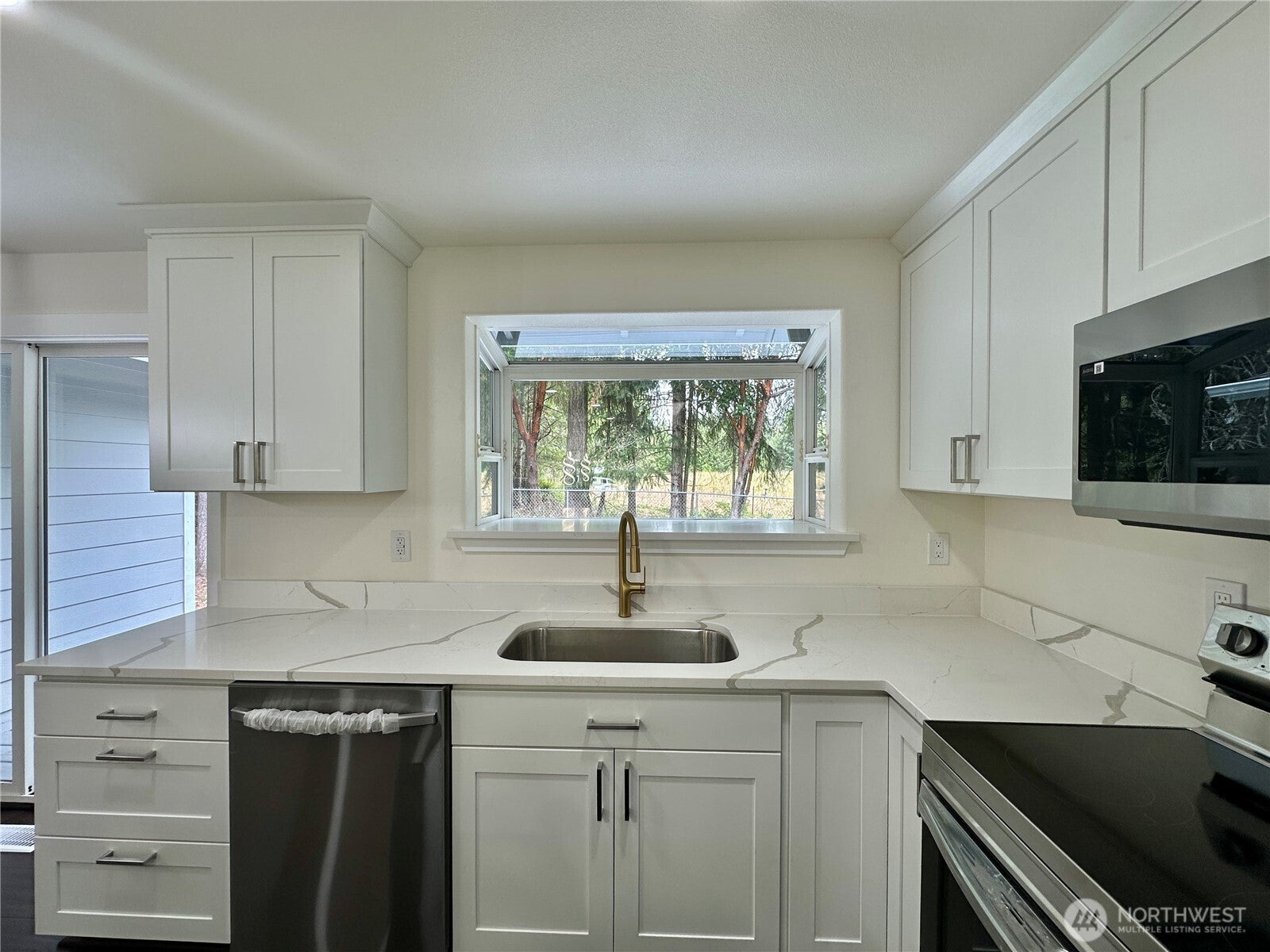 Olympia, Washington, 98516, United States, 4 Bedrooms Bedrooms, ,3 BathroomsBathrooms,Residential,For Sale,1905685