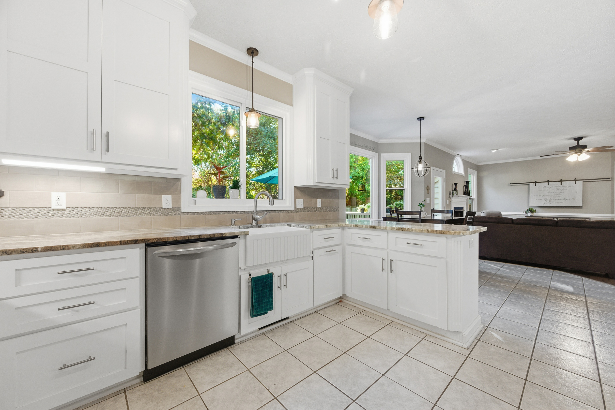 Yorktown, Virginia, 23693, United States, 6 Bedrooms Bedrooms, ,3 BathroomsBathrooms,Residential,For Sale,1988039