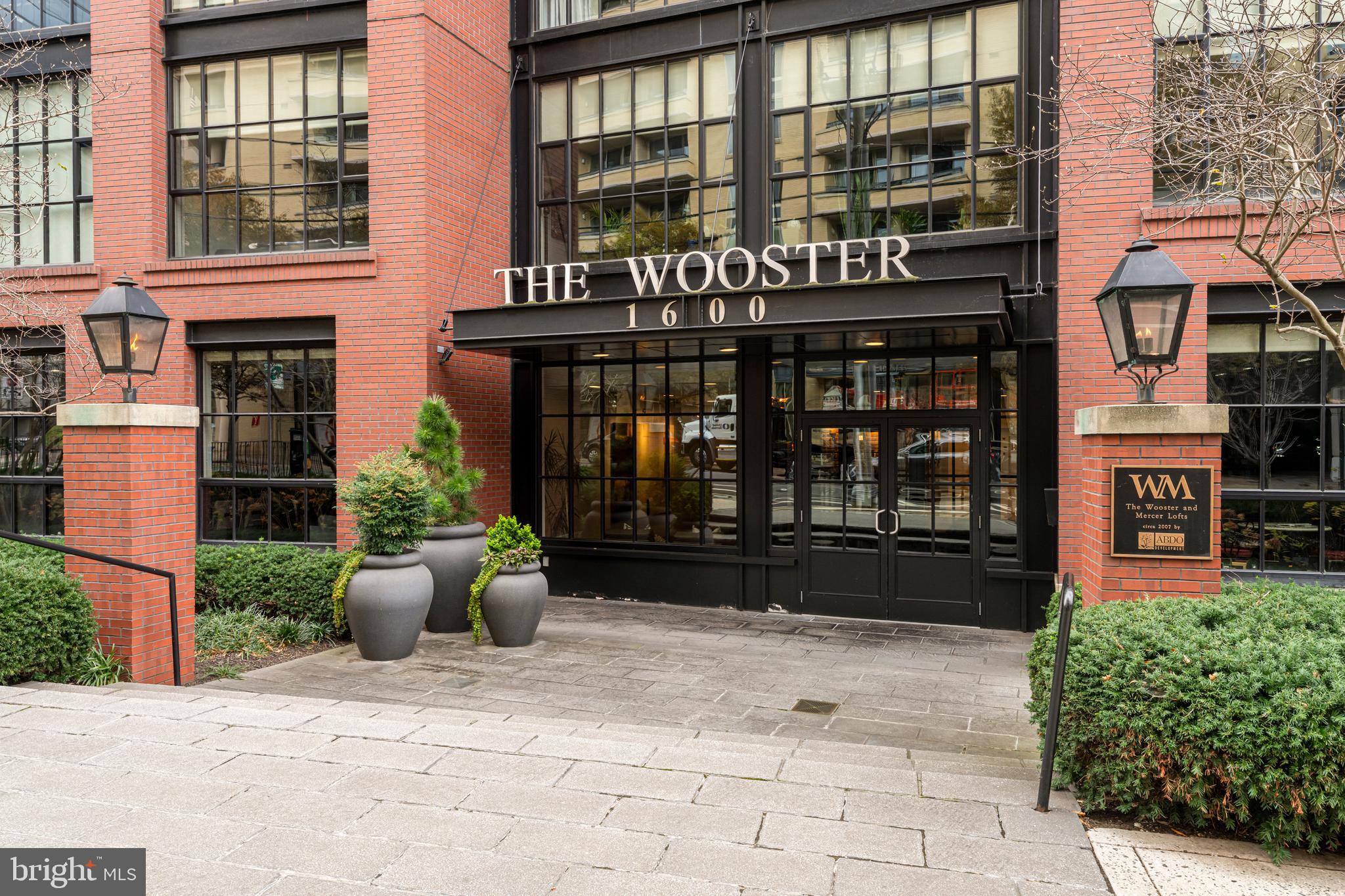 Arlington, Virginia, 22209, United States, 2 Bedrooms Bedrooms, ,2 BathroomsBathrooms,Residential,For Sale,1992776