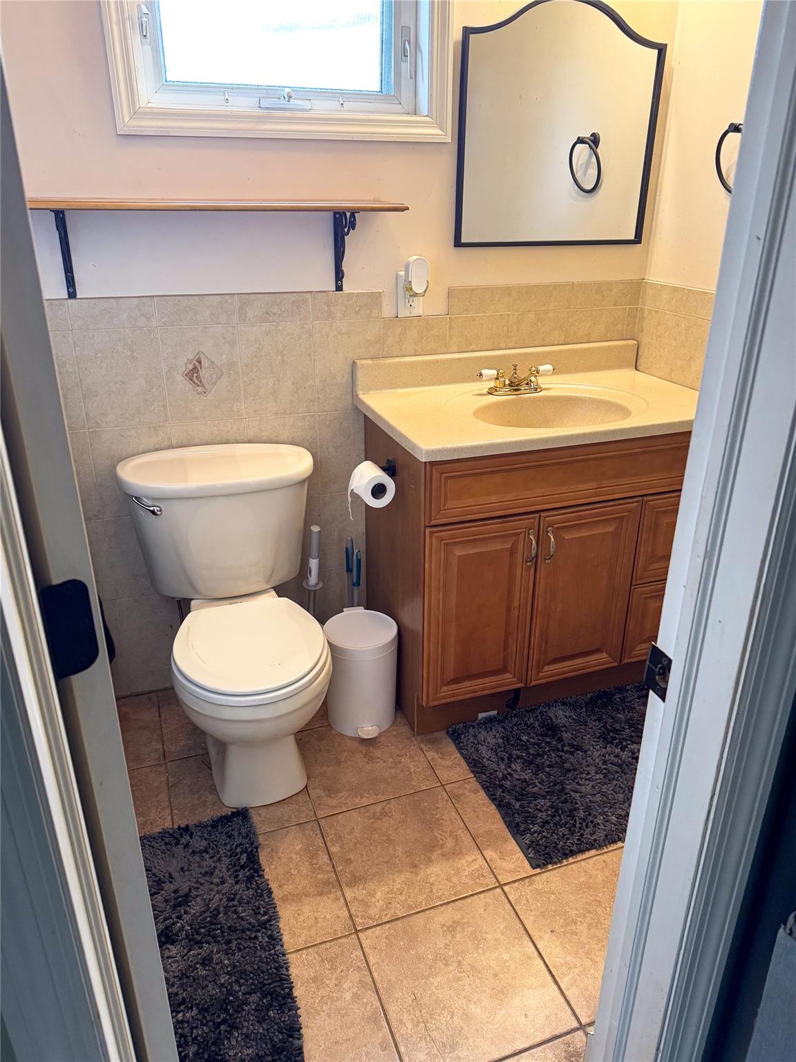 Lindenhurst, New York, 11757, United States, 3 Bedrooms Bedrooms, ,2 BathroomsBathrooms,Residential,For Sale,1921759