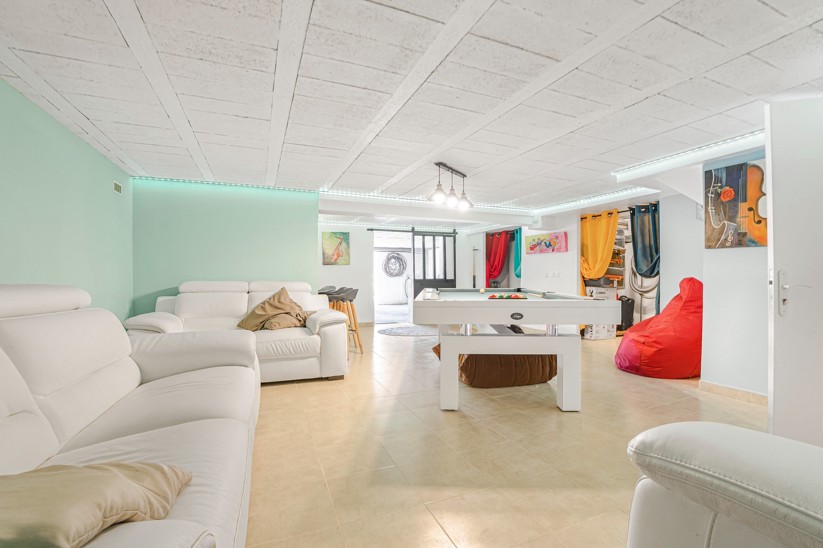  Villa with guest house, swimming pool and extension potential on 3,000 sq m of … - 物件實景