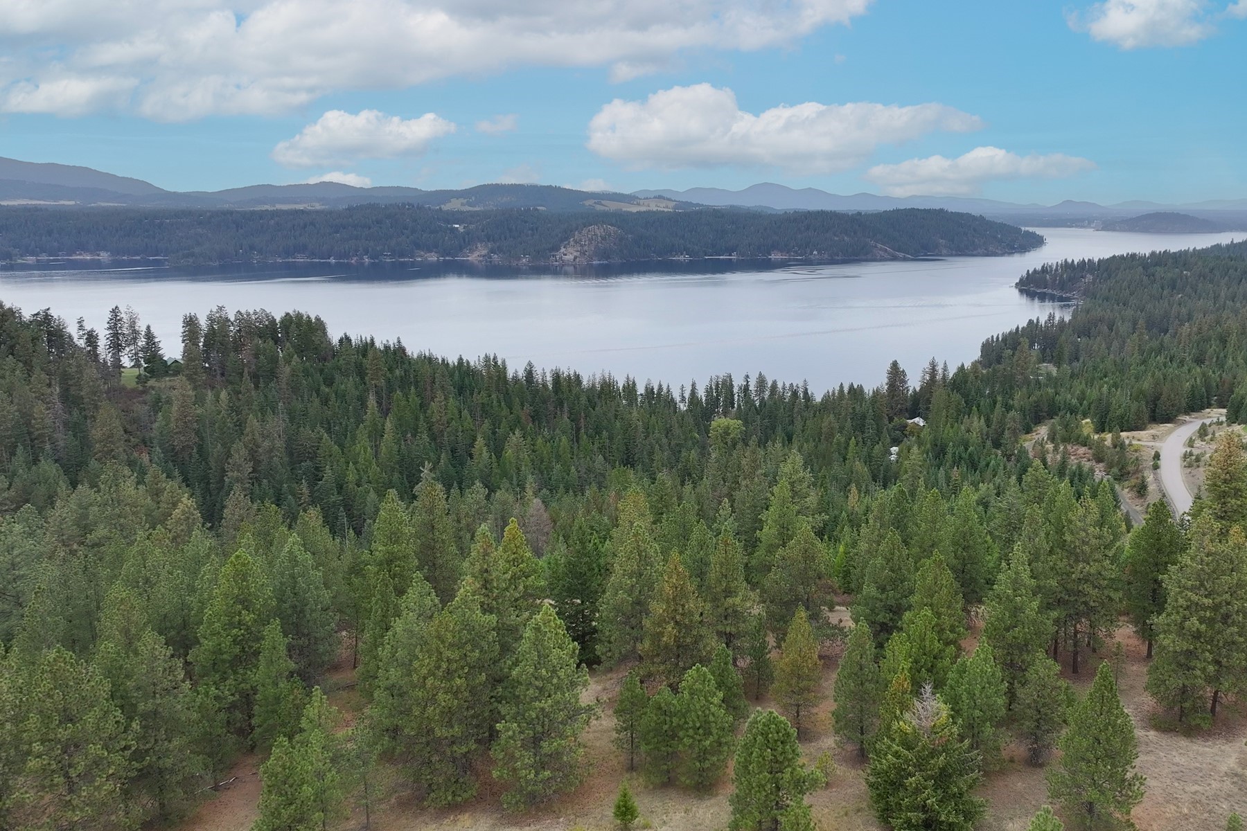  Large acreage with stunning lake views - 物件實景