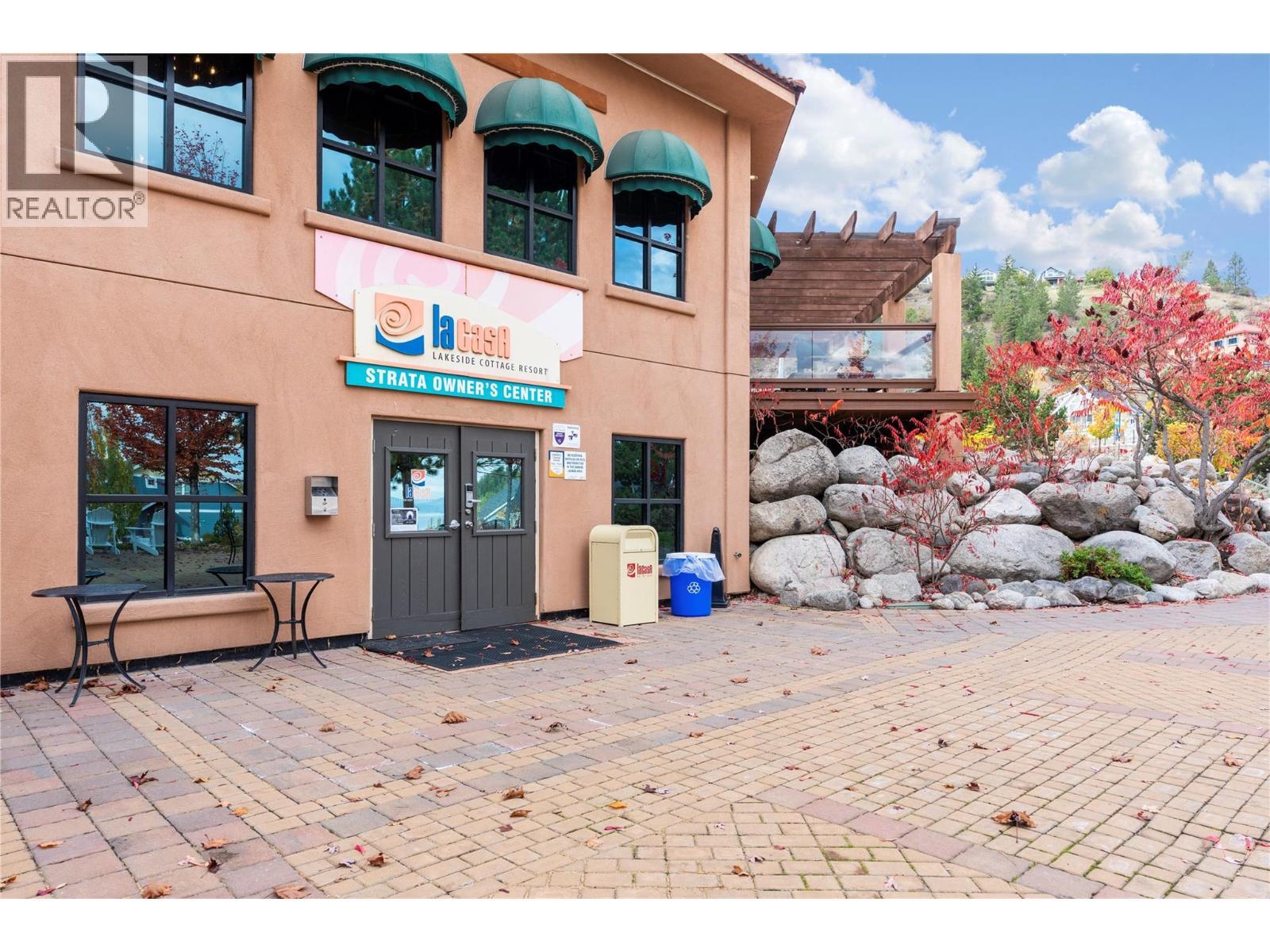 KELOWNA, British Columbia, V1Z 3R8, CA, 2 Bedrooms Bedrooms, ,2 BathroomsBathrooms,Residential,For Sale,1950857