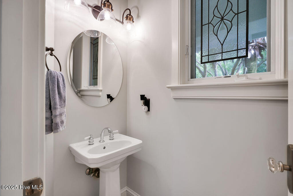 Wilmington, North Carolina, 28411, United States, 5 Bedrooms Bedrooms, ,5 BathroomsBathrooms,Residential,For Sale,1940962