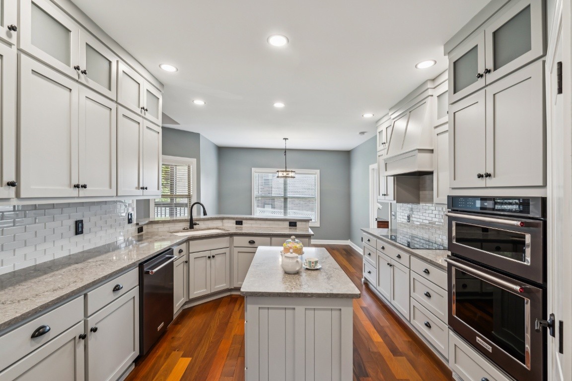 Nashville, Tennessee, 37221, United States, 4 Bedrooms Bedrooms, ,4 BathroomsBathrooms,Residential,For Sale,1940986