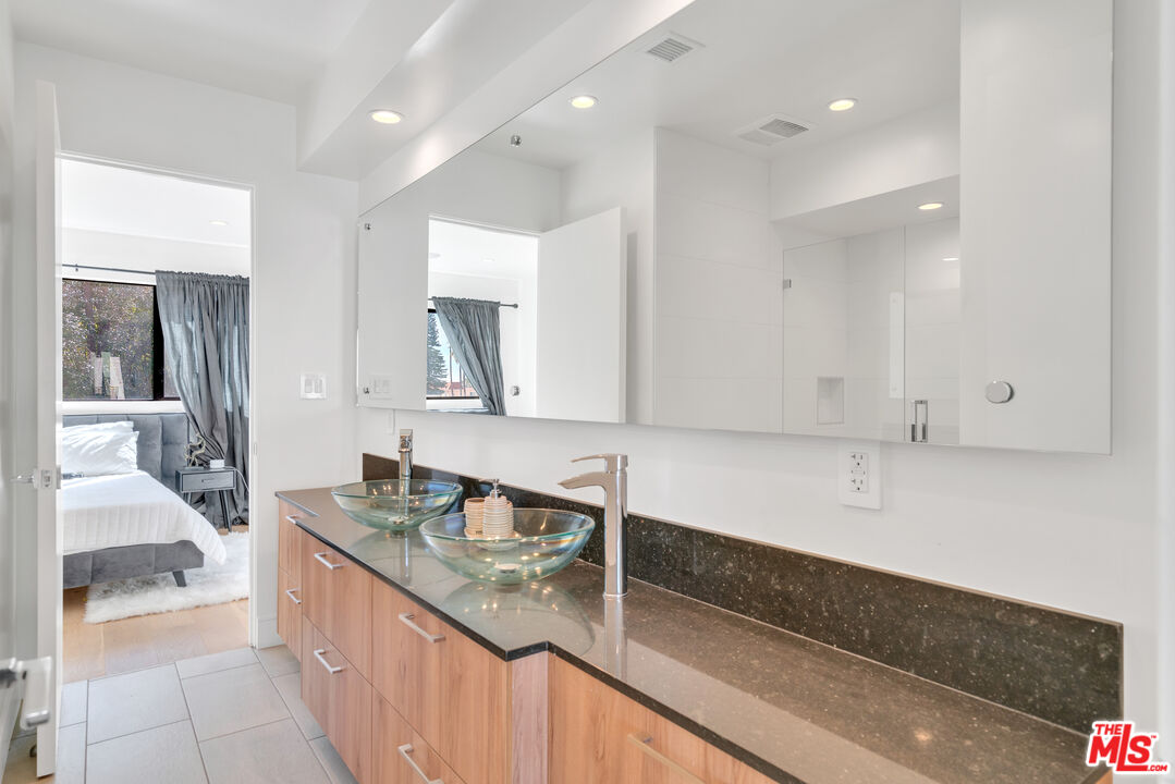 Los Angeles, California, 90046, United States, 3 Bedrooms Bedrooms, ,3 BathroomsBathrooms,Residential,For Sale,1827071
