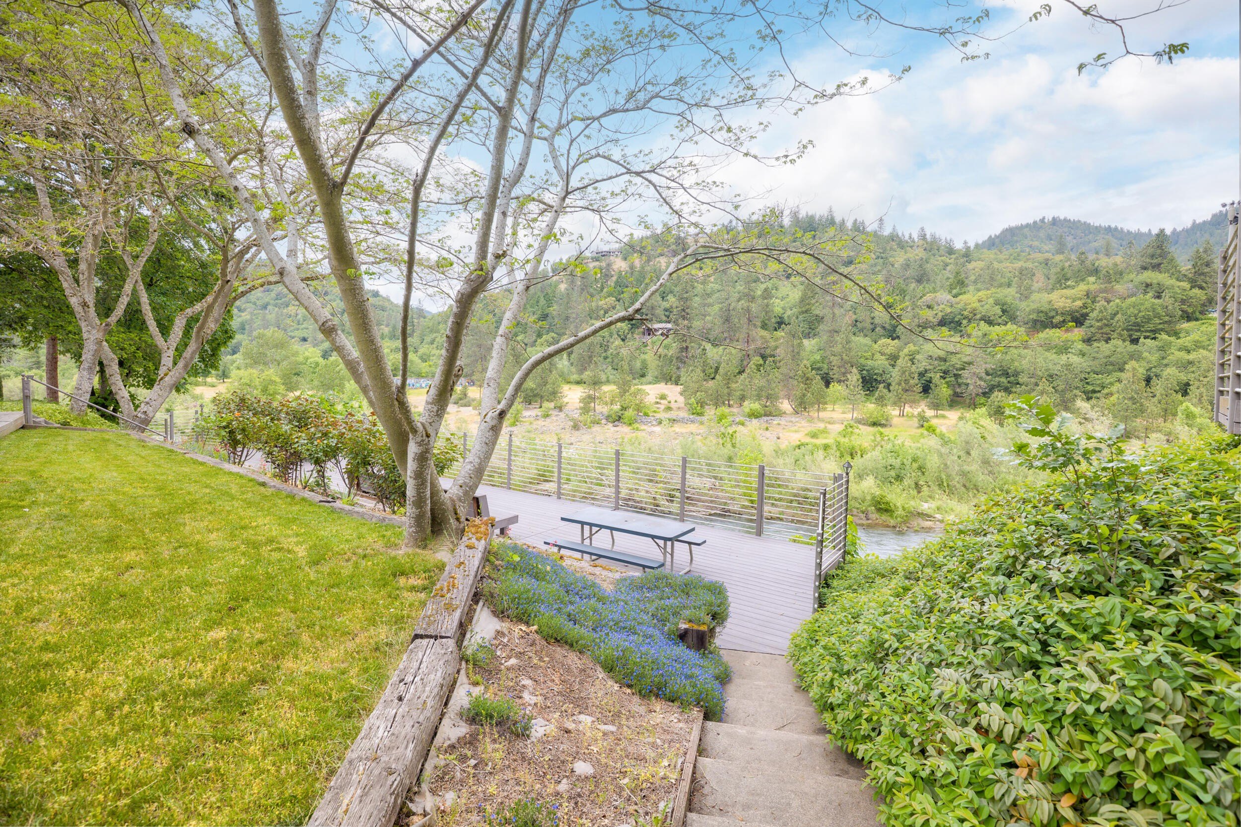 Grants Pass, Oregon, 97527, United States, 3 Bedrooms Bedrooms, ,3 BathroomsBathrooms,Residential,For Sale,1822817