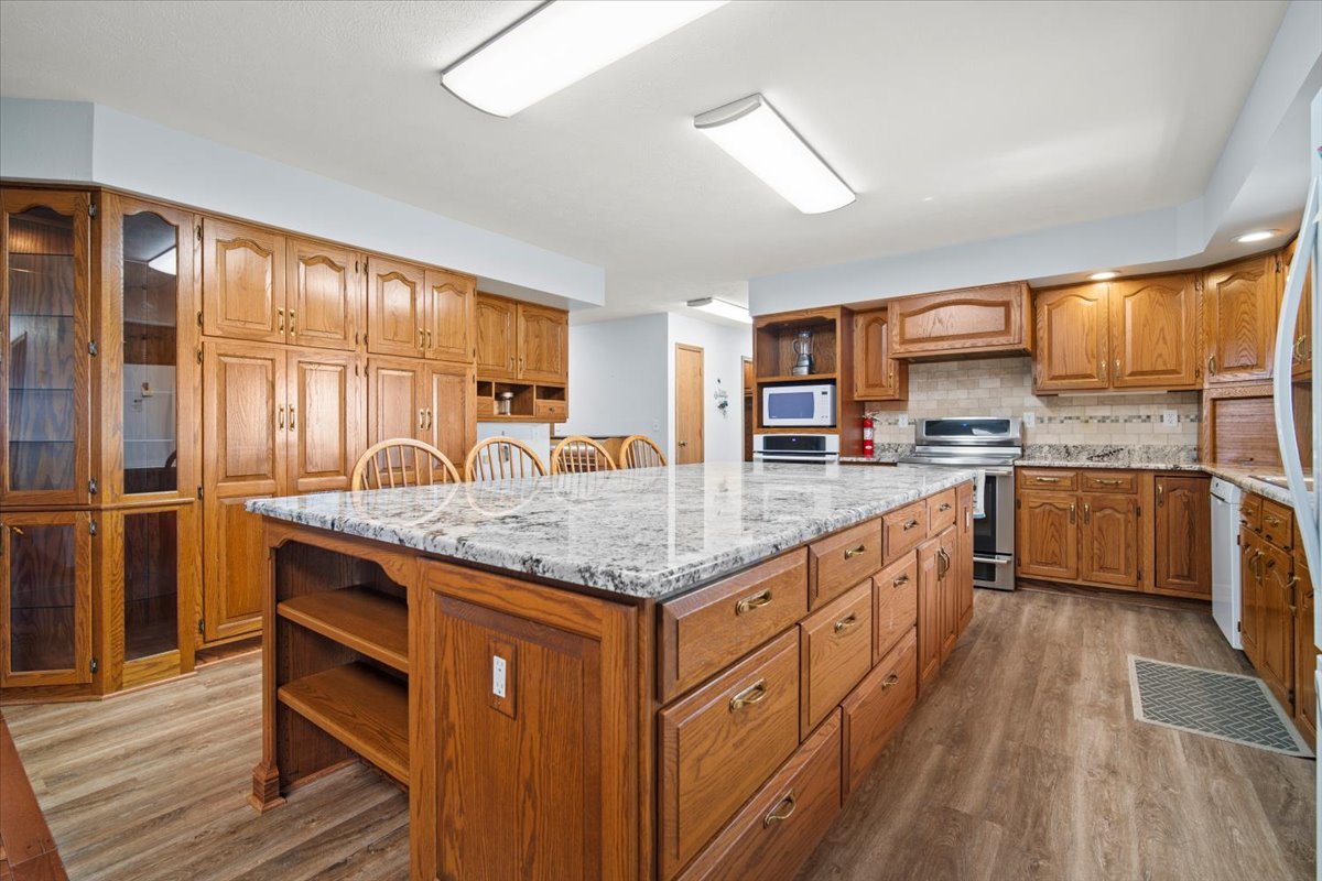 Saunemin, Illinois, 61769, United States, 4 Bedrooms Bedrooms, ,4 BathroomsBathrooms,Residential,For Sale,1958383