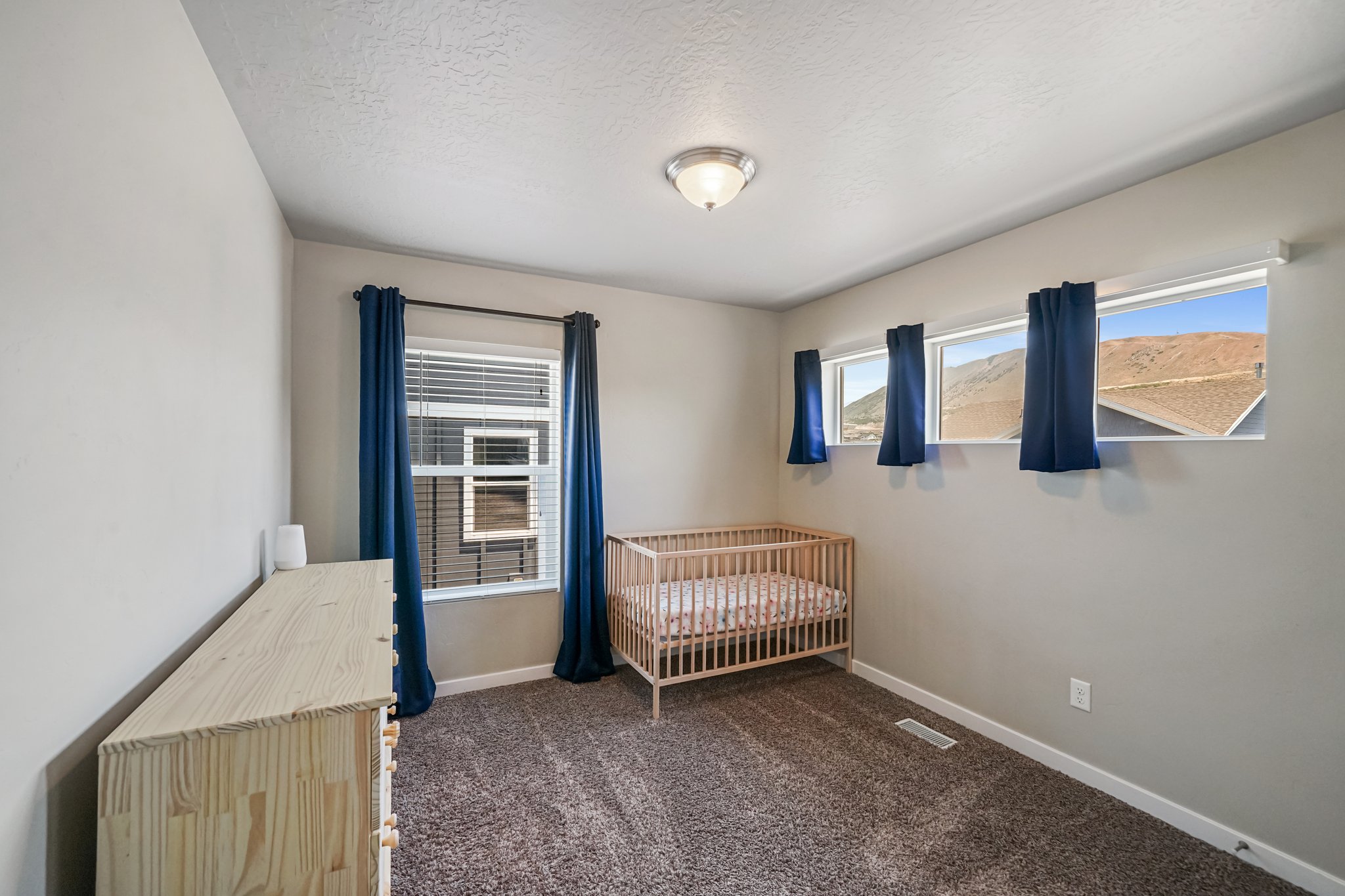 Bluffdale, Utah, 84065, United States, 4 Bedrooms Bedrooms, ,4 BathroomsBathrooms,Residential,For Sale,1915355