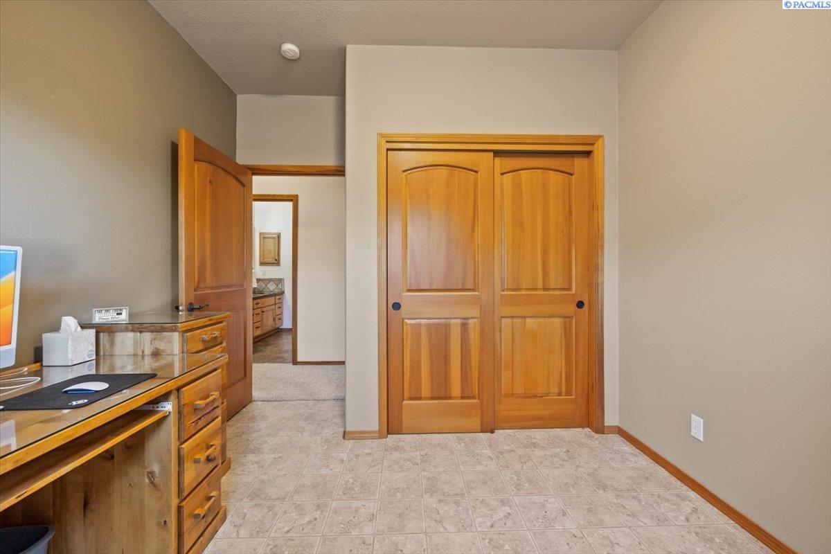 Richland, Washington, 99352, United States, 4 Bedrooms Bedrooms, ,2 BathroomsBathrooms,Residential,For Sale,1906988