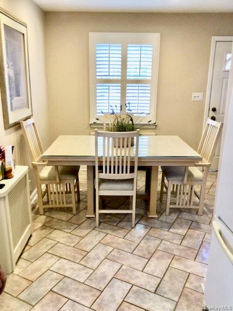 Glen Oaks, New York, 11004, United States, 4 Bedrooms Bedrooms, ,1 BathroomBathrooms,Residential,For Sale,1989655