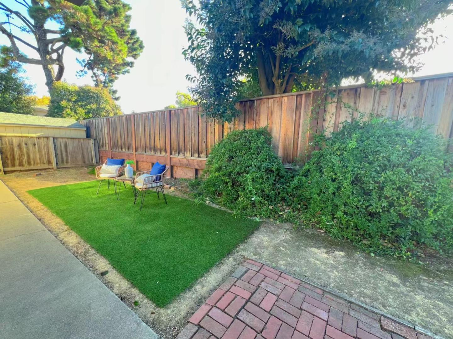 Palo Alto, California, 94303, United States, 4 Bedrooms Bedrooms, ,2 BathroomsBathrooms,Residential,For Sale,1984976