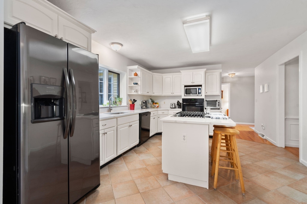 Marlborough, Massachusetts, 01752, United States, 4 Bedrooms Bedrooms, ,3 BathroomsBathrooms,Residential,For Sale,1995597