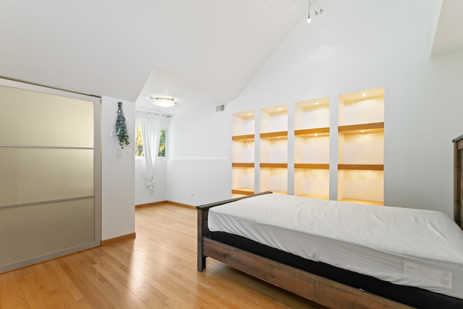 Northbrook, Illinois, 60062, United States, 5 Bedrooms Bedrooms, ,5 BathroomsBathrooms,Residential,For Sale,1987752