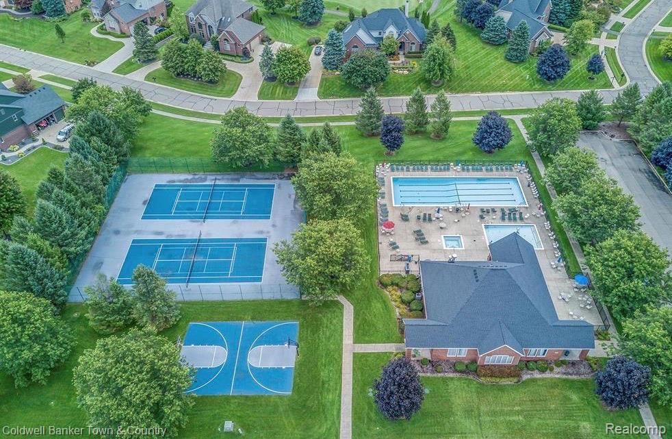 Highland, Michigan, 48357, United States, 4 Bedrooms Bedrooms, ,4 BathroomsBathrooms,Residential,For Sale,2003066