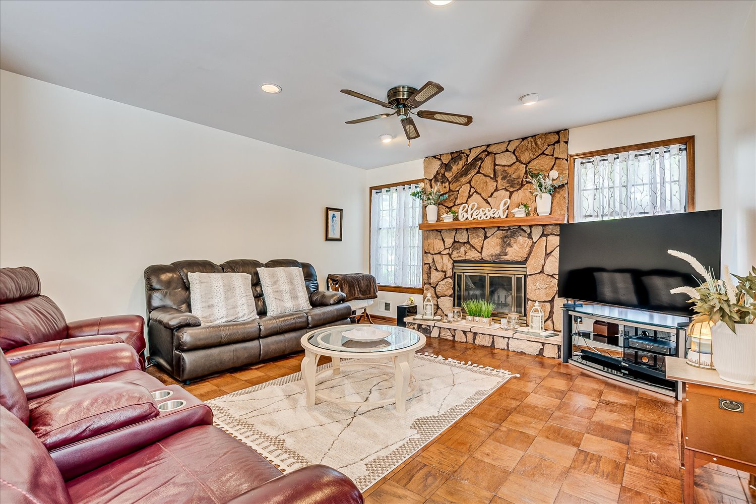 Eatontown, New Jersey, 07724, United States, 9 Bedrooms Bedrooms, ,4 BathroomsBathrooms,Residential,For Sale,1910757