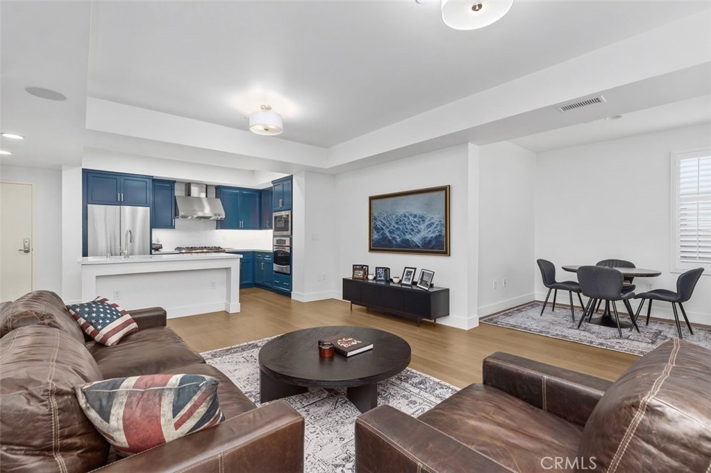 Long Beach, California, 90802, United States, 3 Bedrooms Bedrooms, ,3 BathroomsBathrooms,Residential,For Sale,2002105