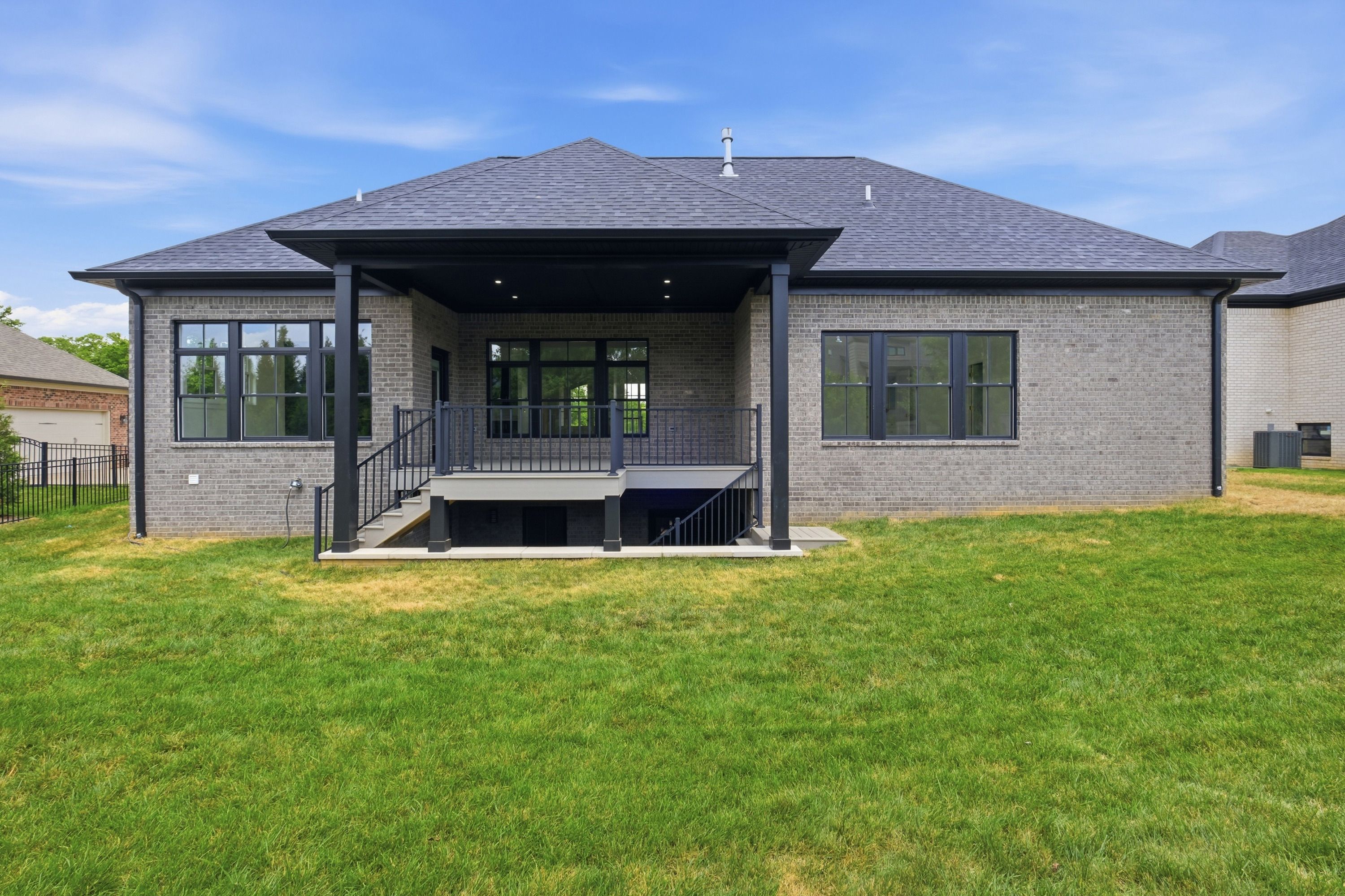  3212 Grand Lakes Drive, Louisville, KY 40299 - 物件實景