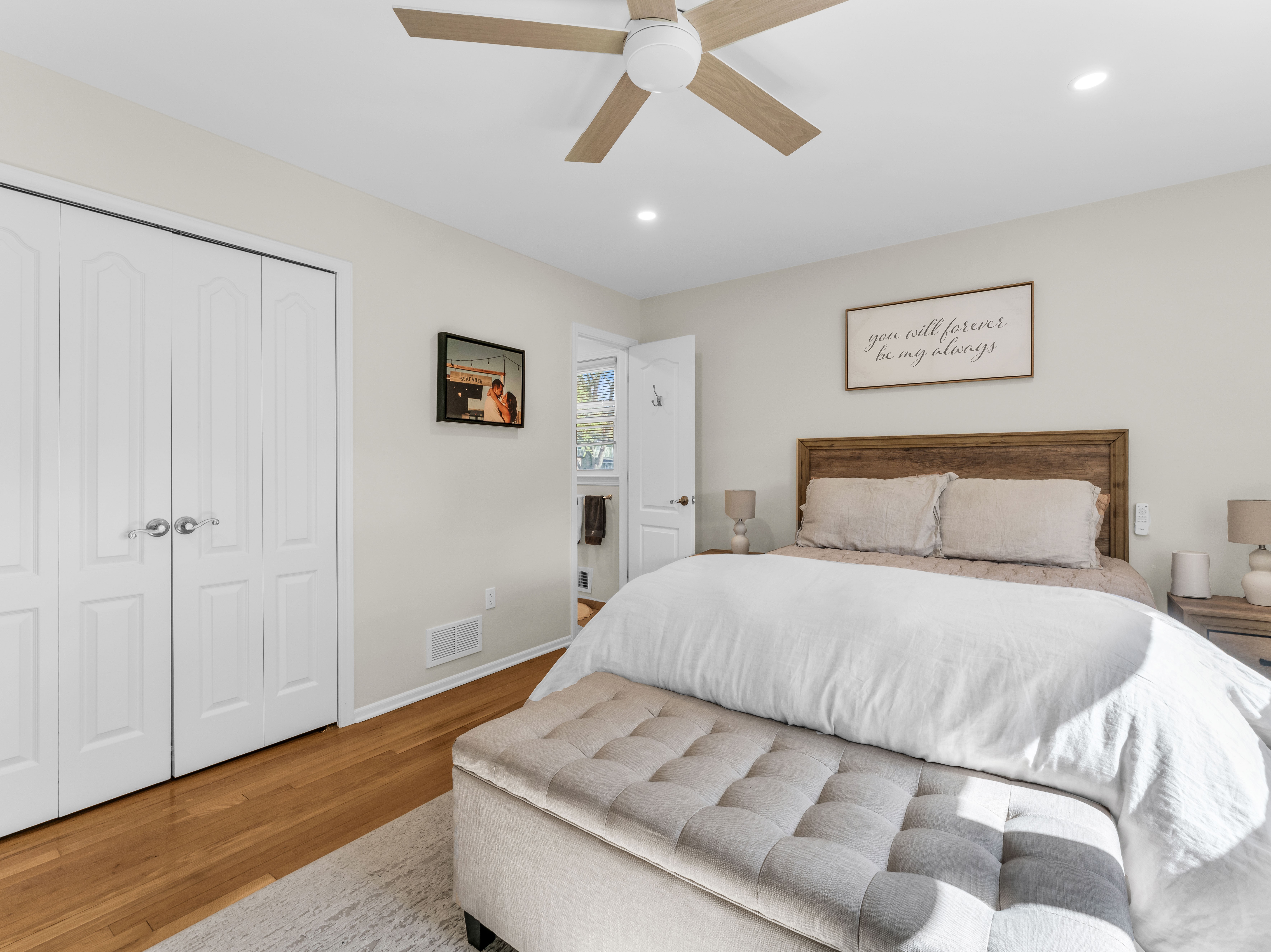  Welcome to this meticulously maintained charming 3-bedroom, 2-bathroom ranch, - 物件實景