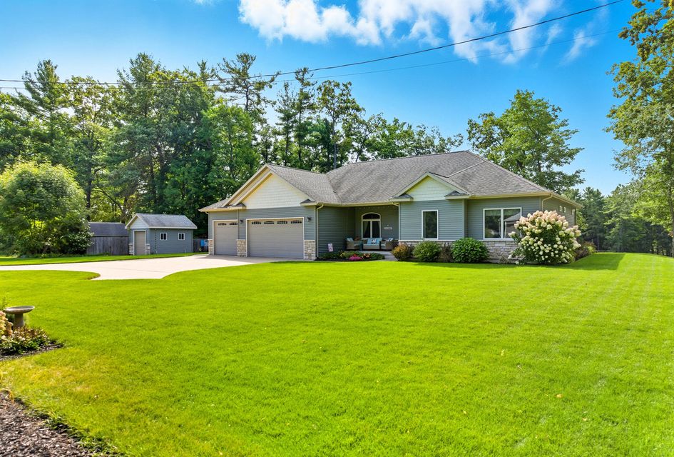 Big Rapids, Michigan, 49307, United States, 3 Bedrooms Bedrooms, ,4 BathroomsBathrooms,Residential,For Sale,1976014